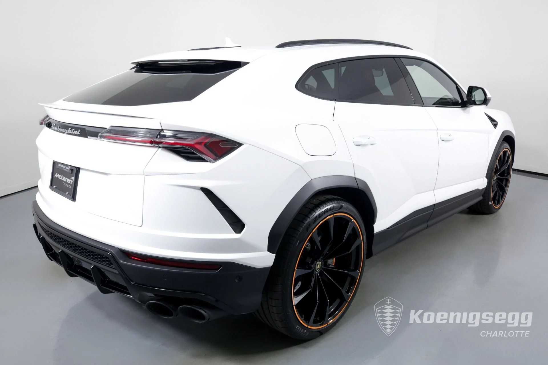 mph007_2012459413_Used_2022_LAMBORGHINI_URUS_1671576390_537d0a5b9e