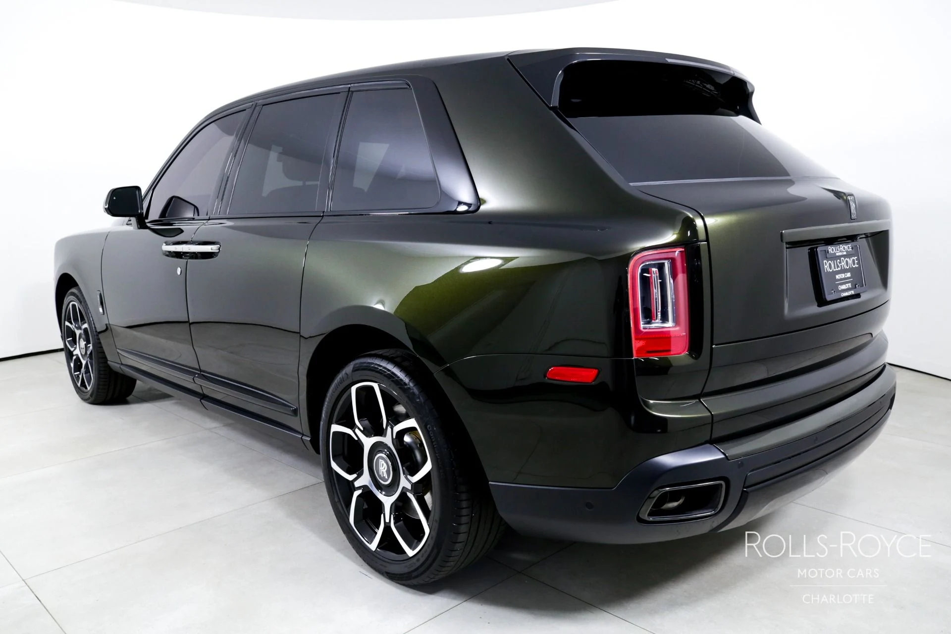 mph007_2015547391_Used_2023_Rolls_Royce_Black_Badge_Cullinan_1741294371_3a98c69103