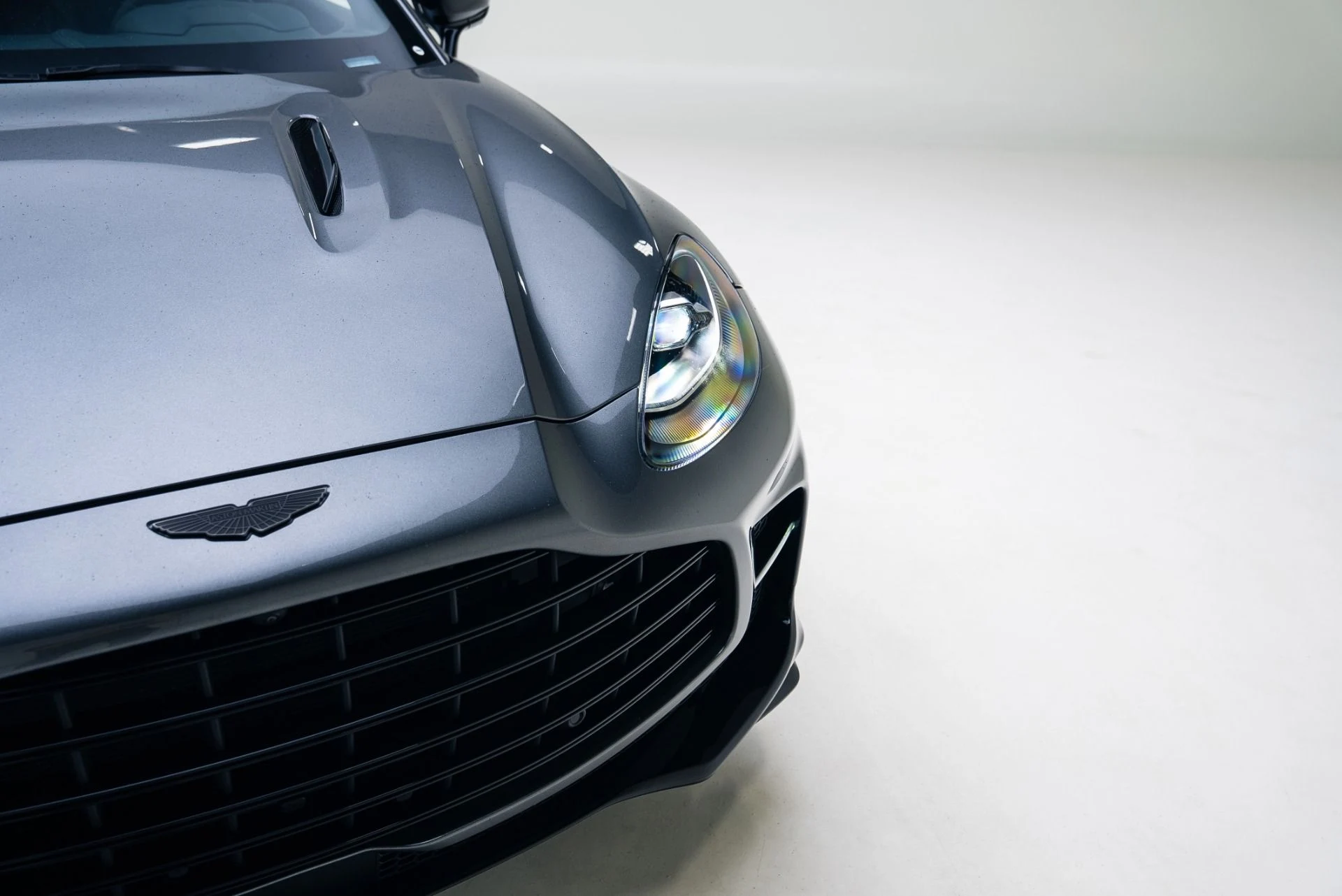 mph007_2017254722_Used_2023_Aston_Martin_DBX_707_1767147113_c2959642eb