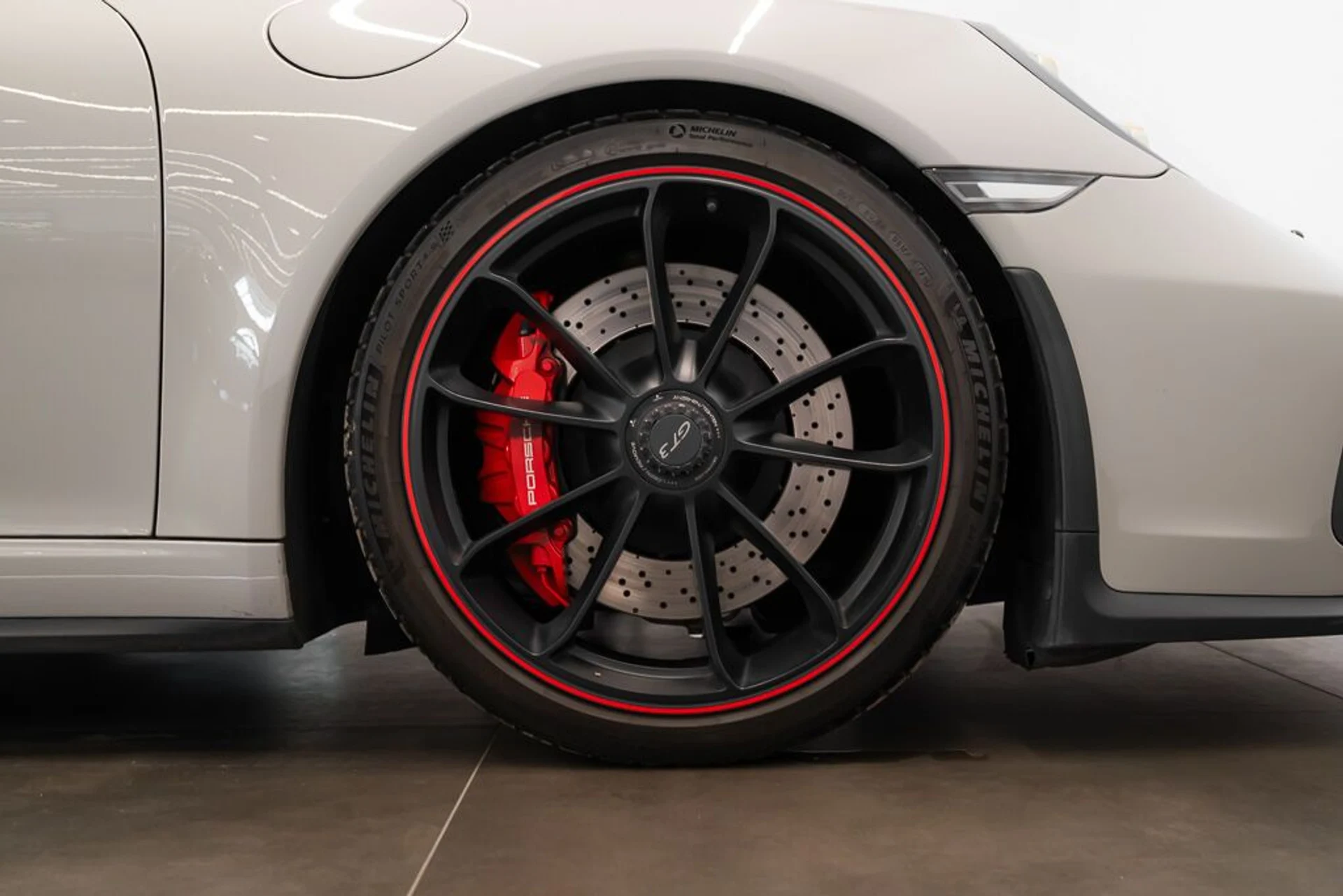 mph007_2035891388_porsche_911_2018_jpg_v_1773863537_6eb4f3a162