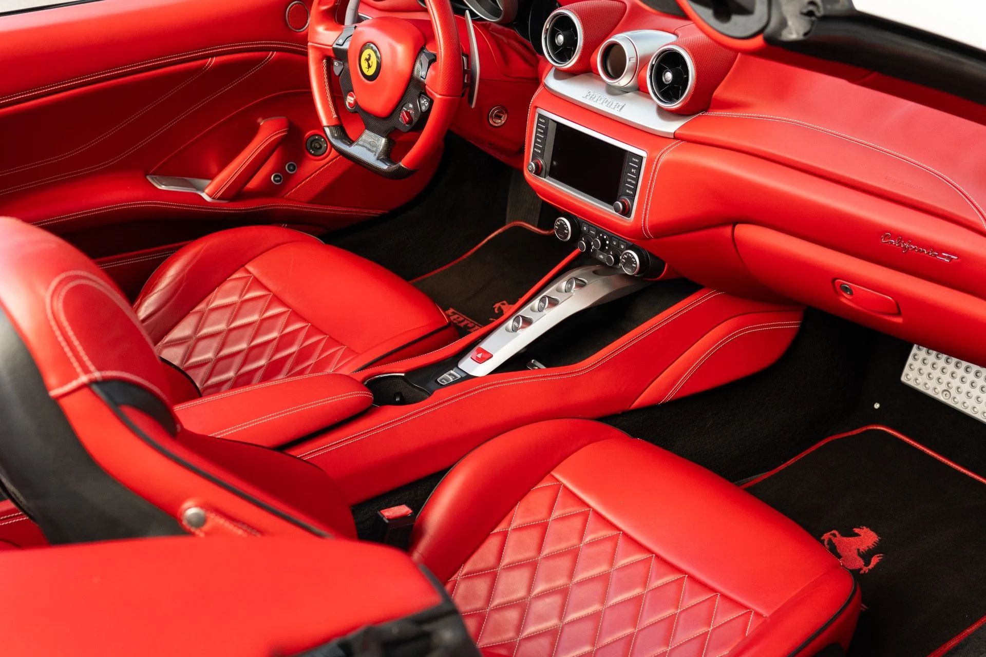 mph007_2044824708_Used_2017_Ferrari_California_T_1767901173_e0795bad32