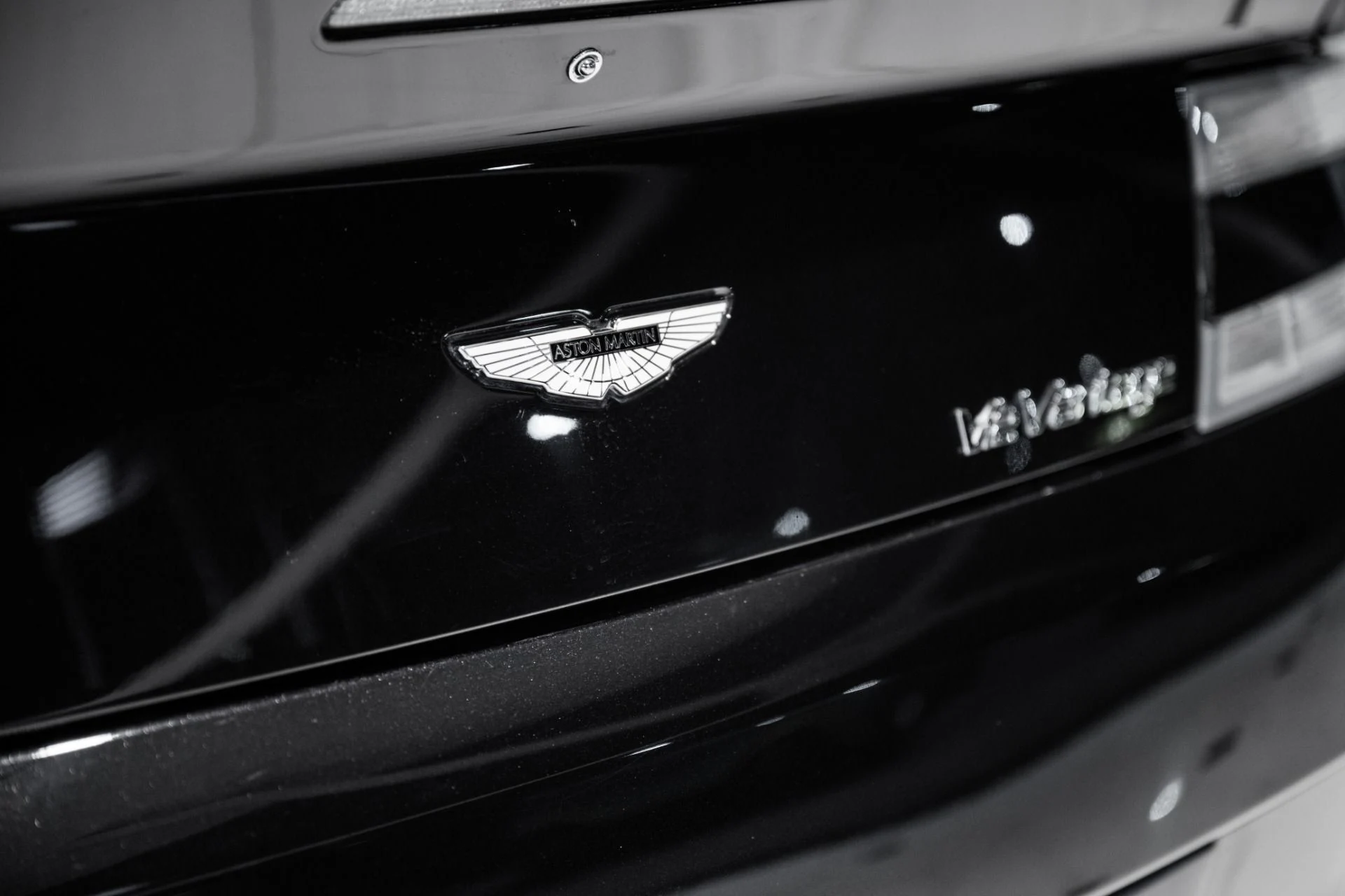 mph007_2045294737_Used_2011_Aston_Martin_V12_Vantage_1762183015_5cd2f9167c