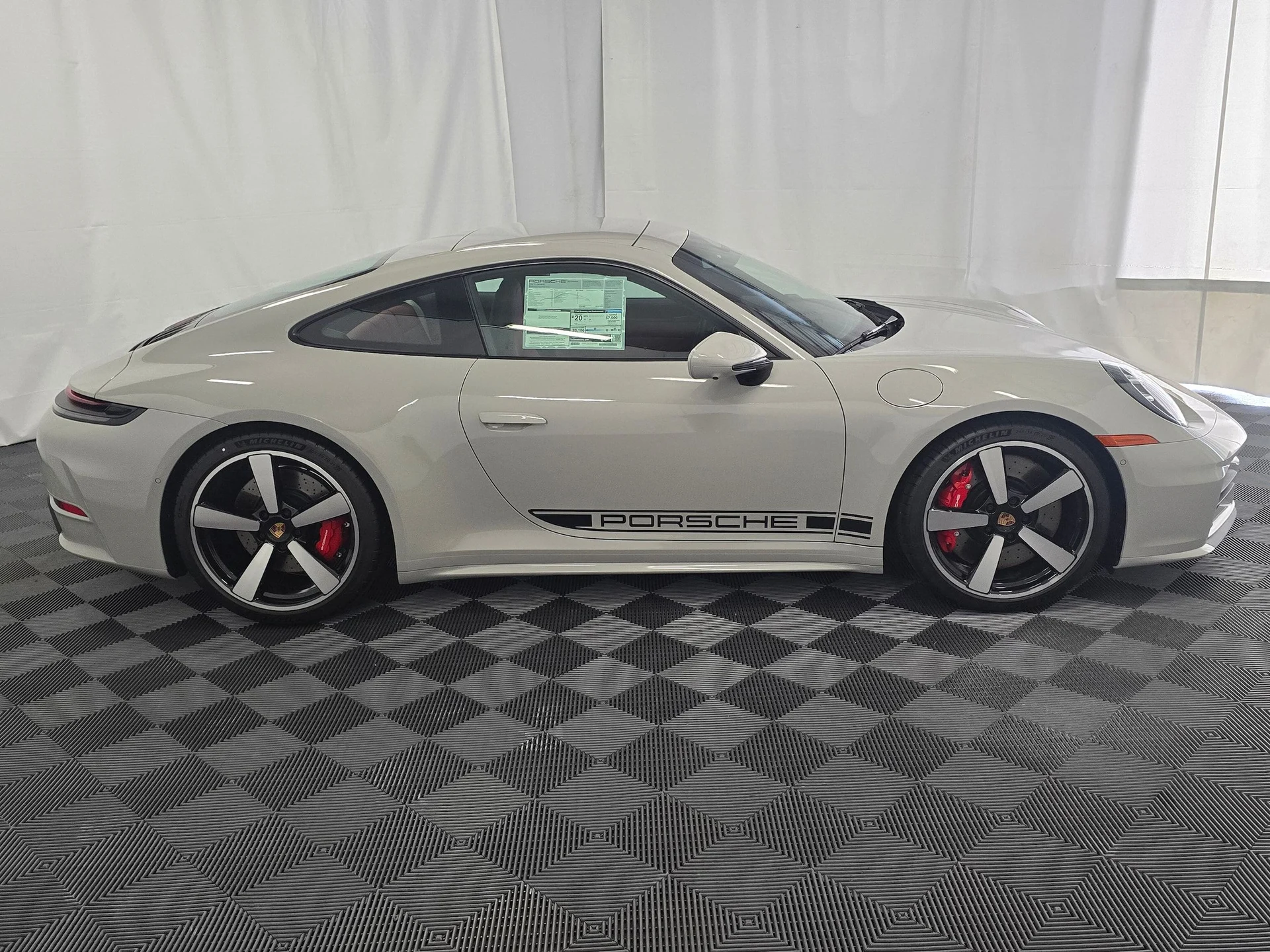 mph007_2048403872_8616a745c0ff059e4f4b2bec66f8b72cx_64ec9ec5b9