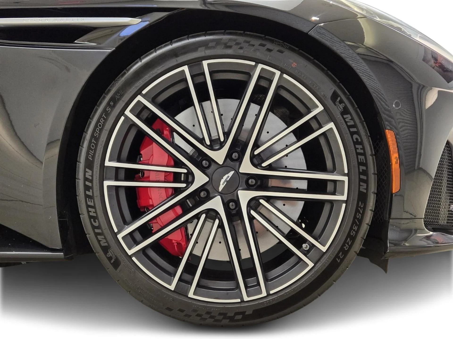mph007_2054378563_Used_2024_Aston_Martin_DB_12_1753163955_f5f64e67c4