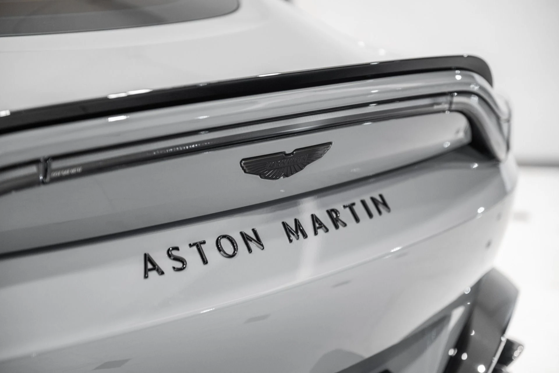 mph007_2056066026_Used_2026_Aston_Martin_Vantage_S_1778492725_13c7f766d7
