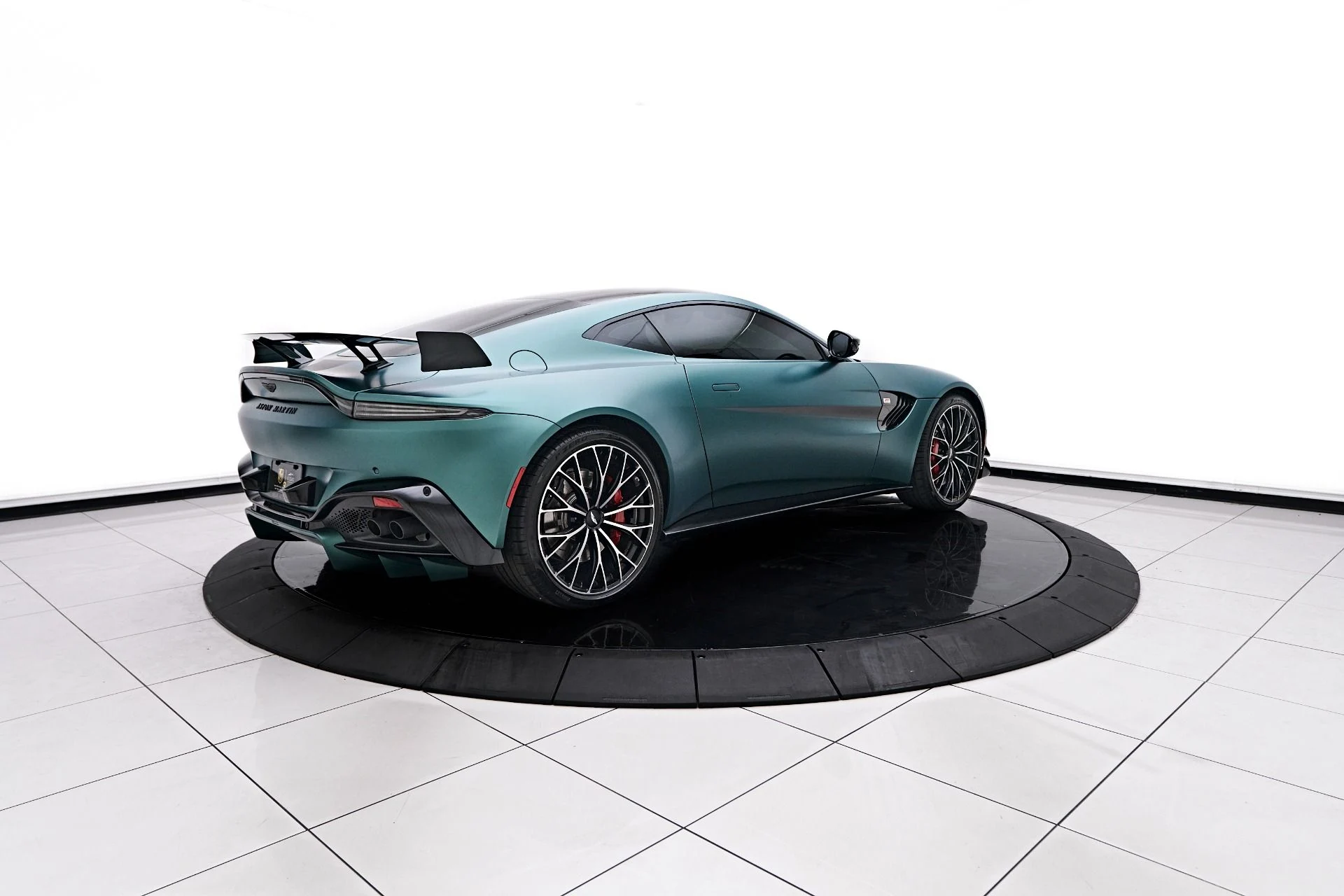 mph007_2058862239_Used_2022_Aston_Martin_Vantage_F1_Edition_1756259692_2500844b22