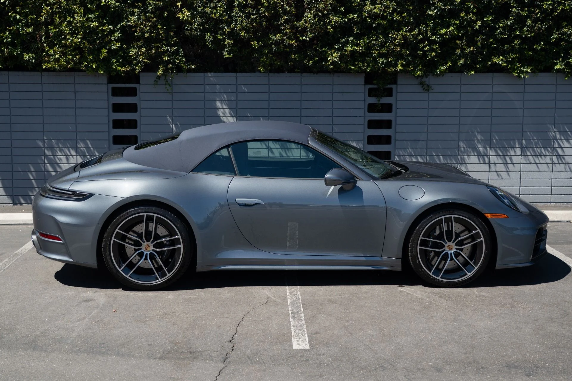 mph007_2059471939_Used_2025_Porsche_911_Carrera_S_1757361864_51a3b81c2e