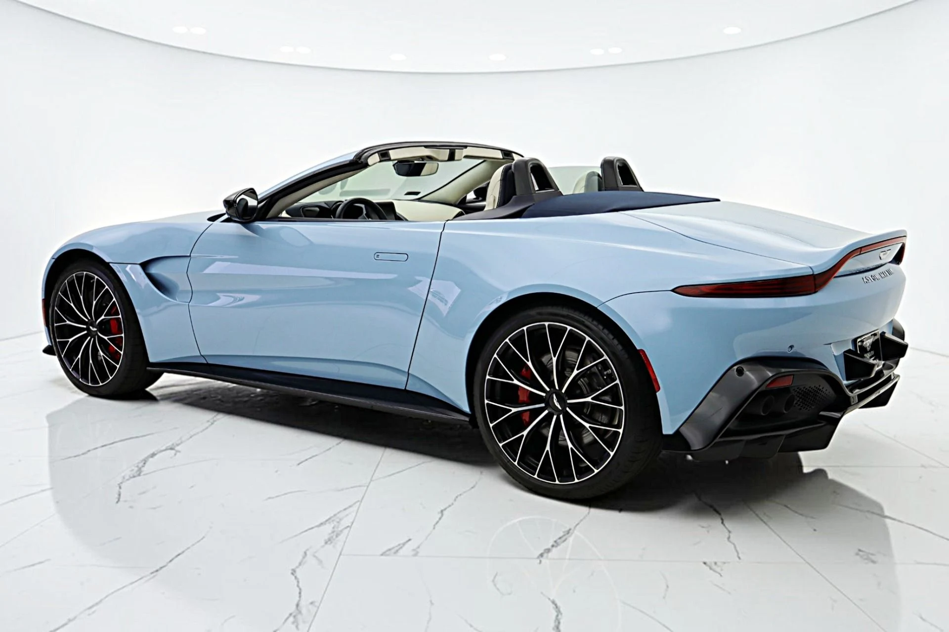 mph007_2091128940_Used_2022_Aston_Martin_Vantage_Roadster_83c132e1b2