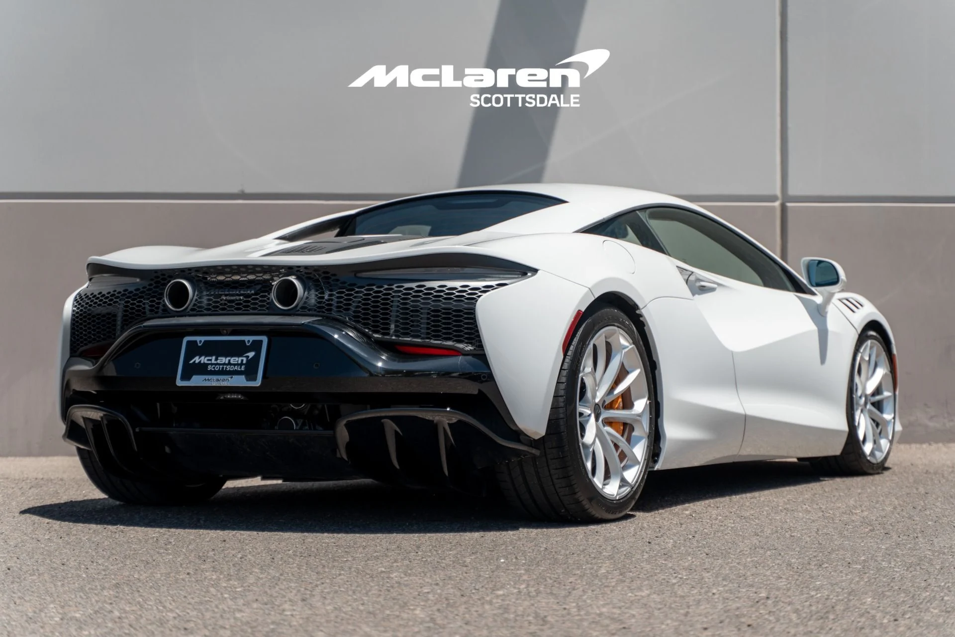 mph007_2112866936_Used_2026_MCLAREN_ARTURA_1781288579_1e6bd016cd