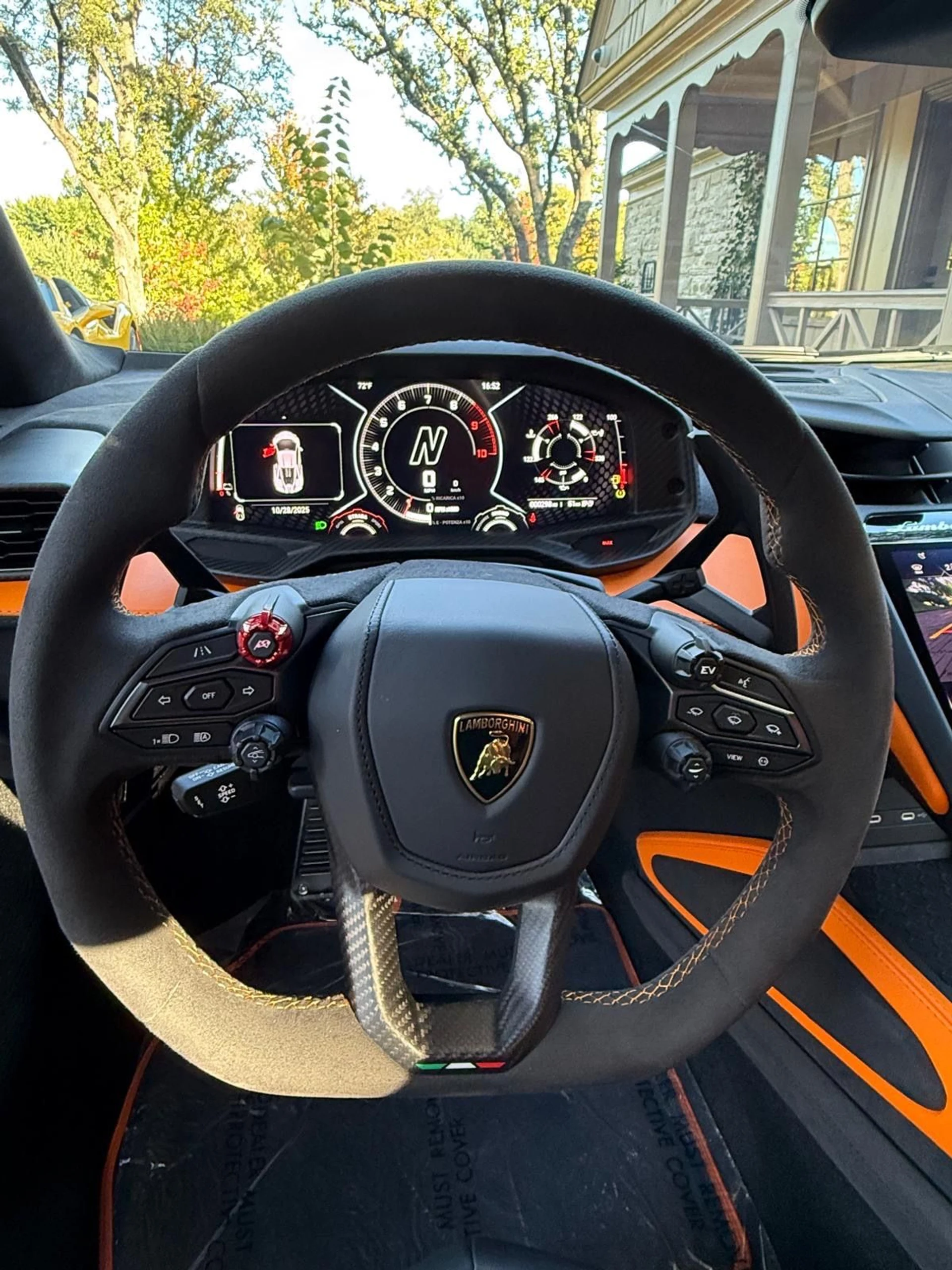 mph007_2113073227_Used_2024_Lamborghini_Revuelto_1762192163_9ce92f1075