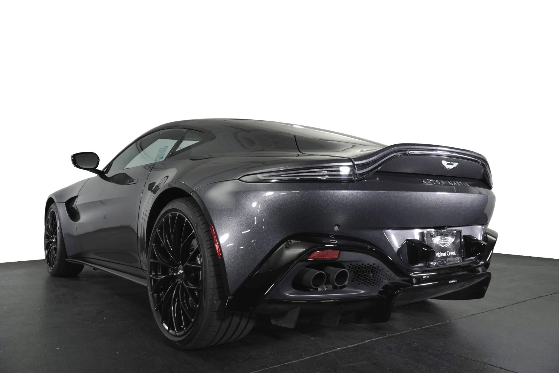 mph007_2119350930_Used_2023_Aston_Martin_Vantage_1779907330_bc5387109a