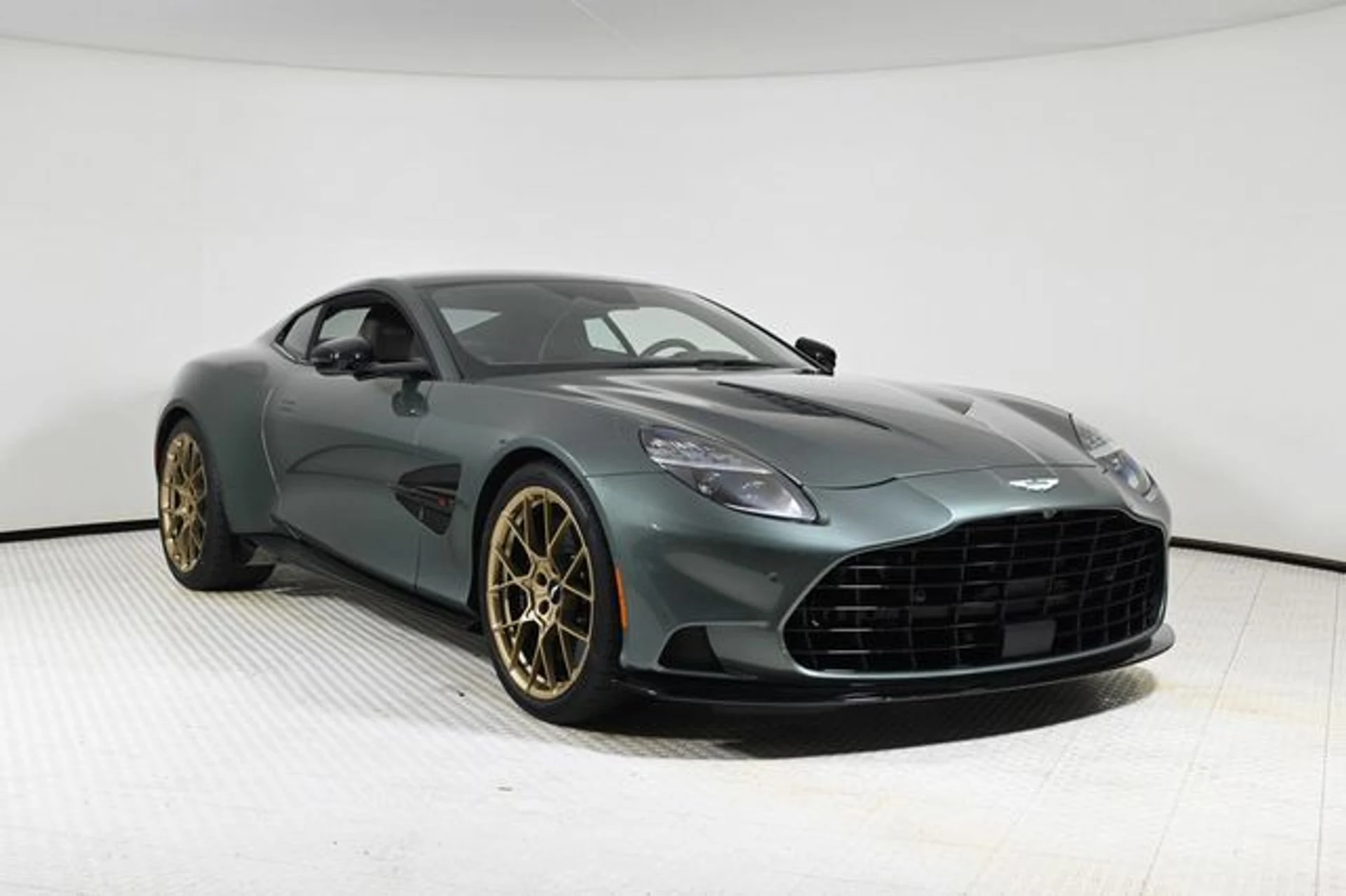 mph007_2124071711_new_2025_aston_martin_vanquish_coupe_11350_22897480_7_640_6eee6dae85