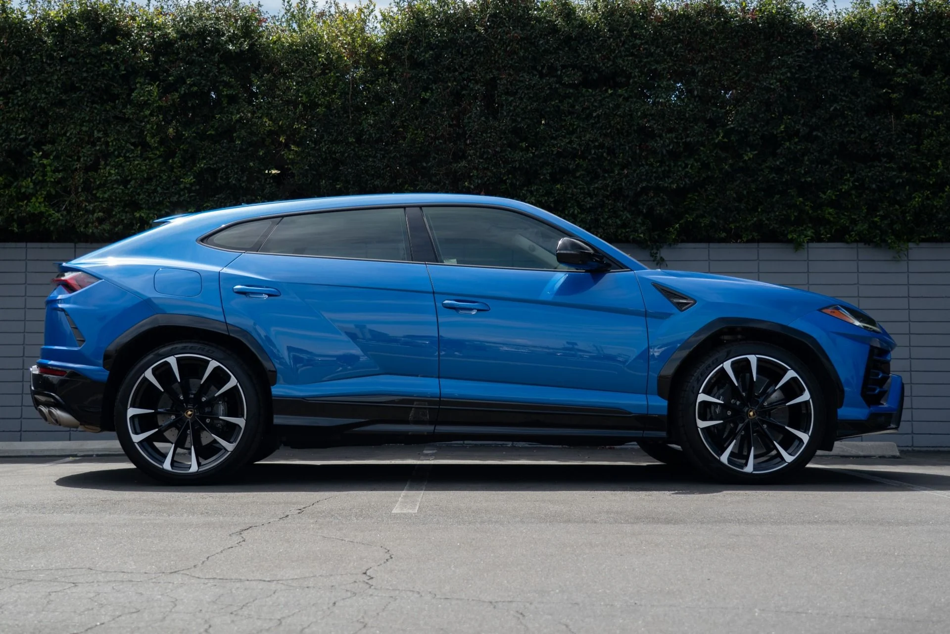 mph007_2129288591_Used_2021_Lamborghini_Urus_1756334741_bc04429598