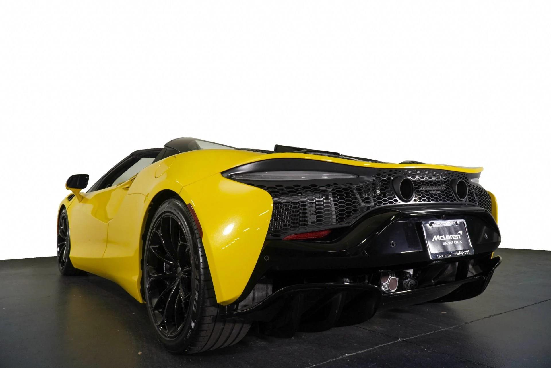 mph007_2131676014_Used_2025_Mc_Laren_Artura_1768807738_dc071967c9