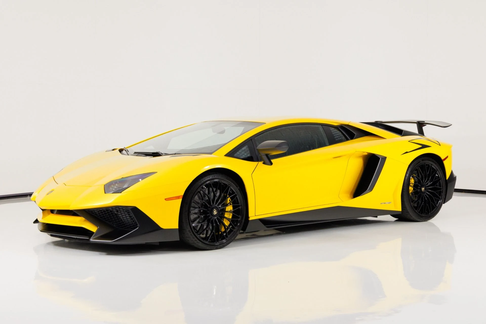 mph007_2135438665_Used_2016_Lamborghini_Aventador_LP_750_4_Superveloce_1785341985_f042757cc9