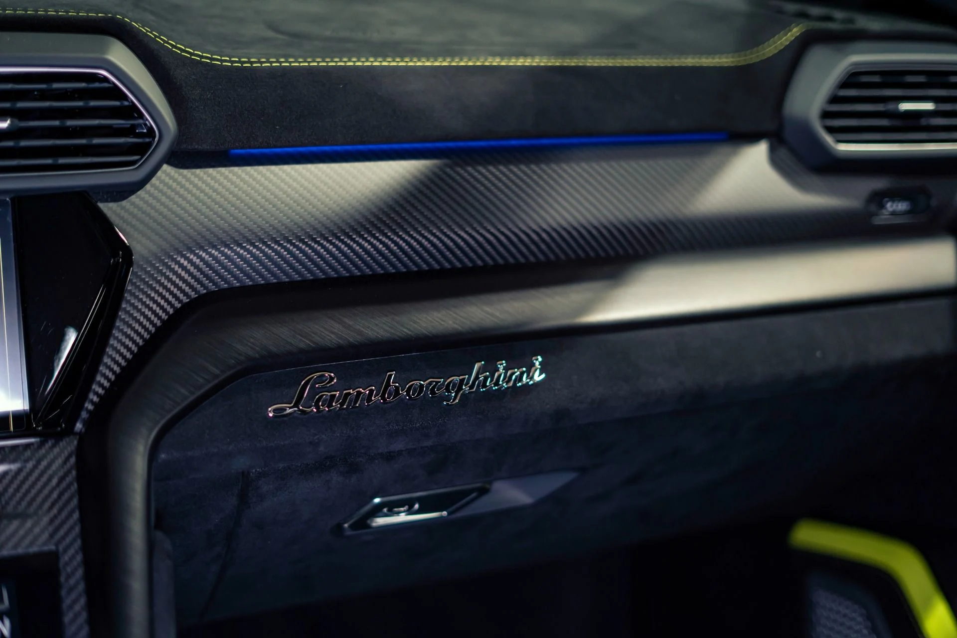 mph007_2136110001_Used_2023_Lamborghini_Urus_Performante_1780414144_a716e168a7