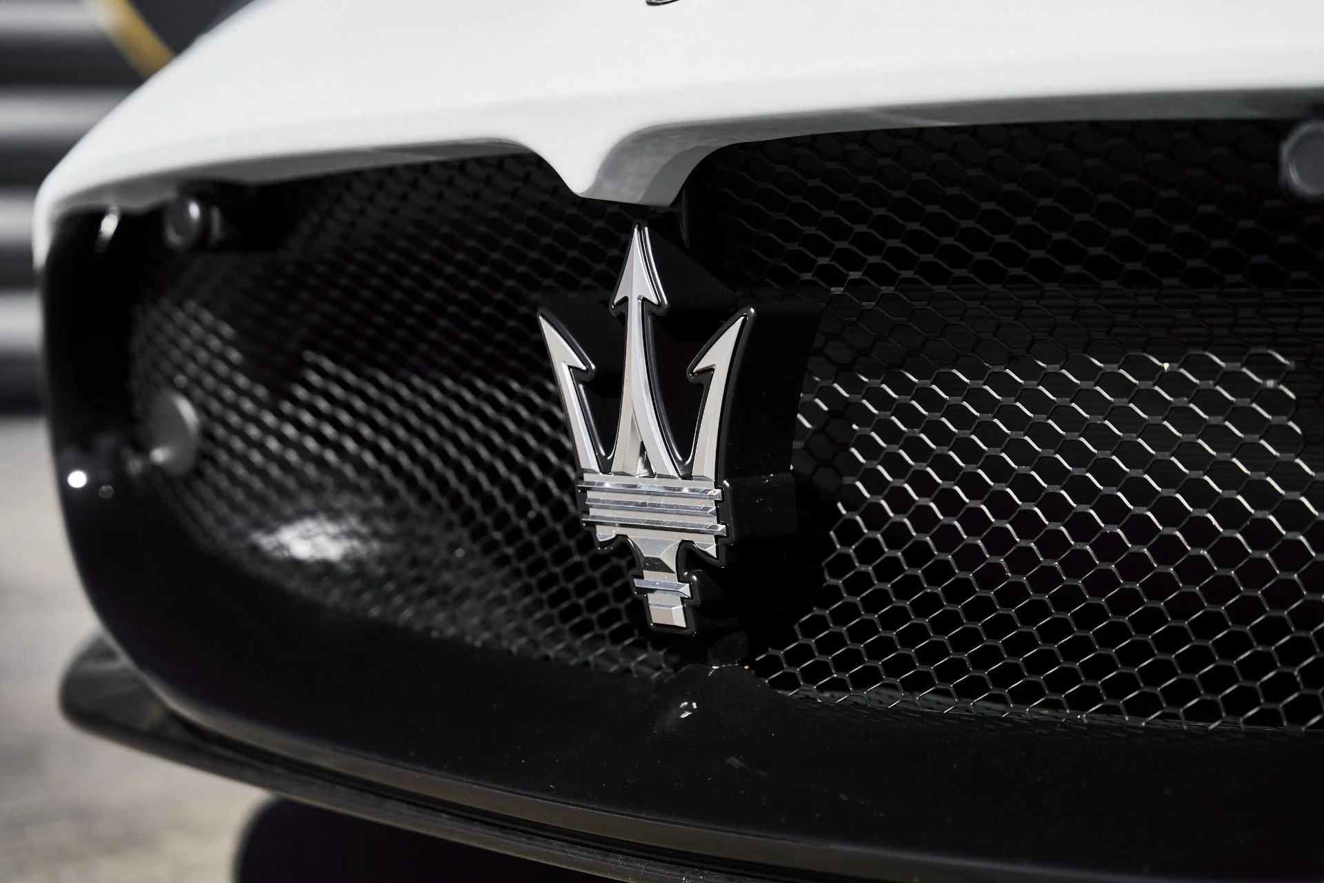 mph007_2166179000_Used_2023_Maserati_MC_20_Base_1773796501_5e94978007