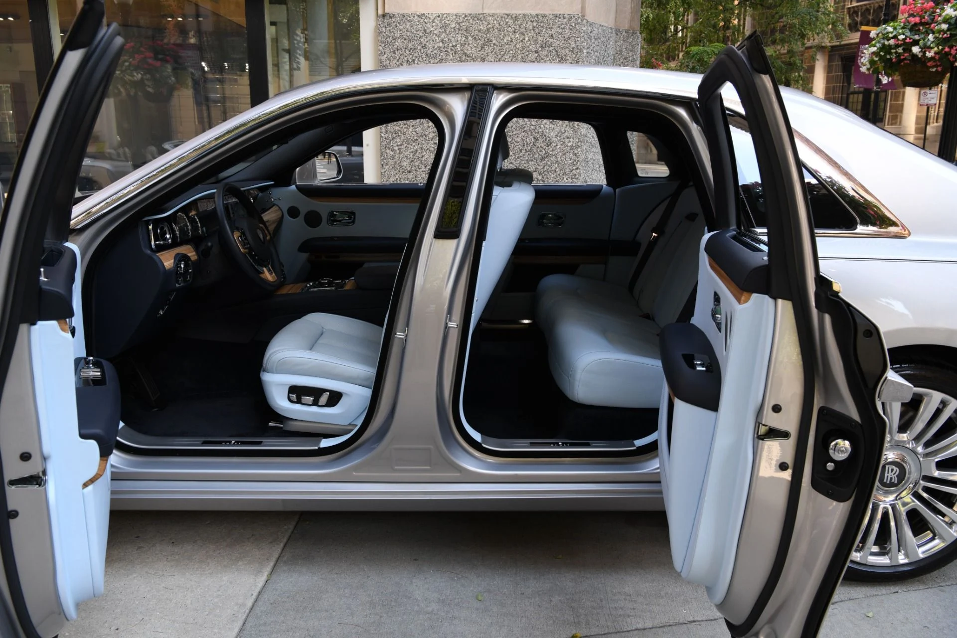 mph007_2178352308_9517_p9_l_919eccc541