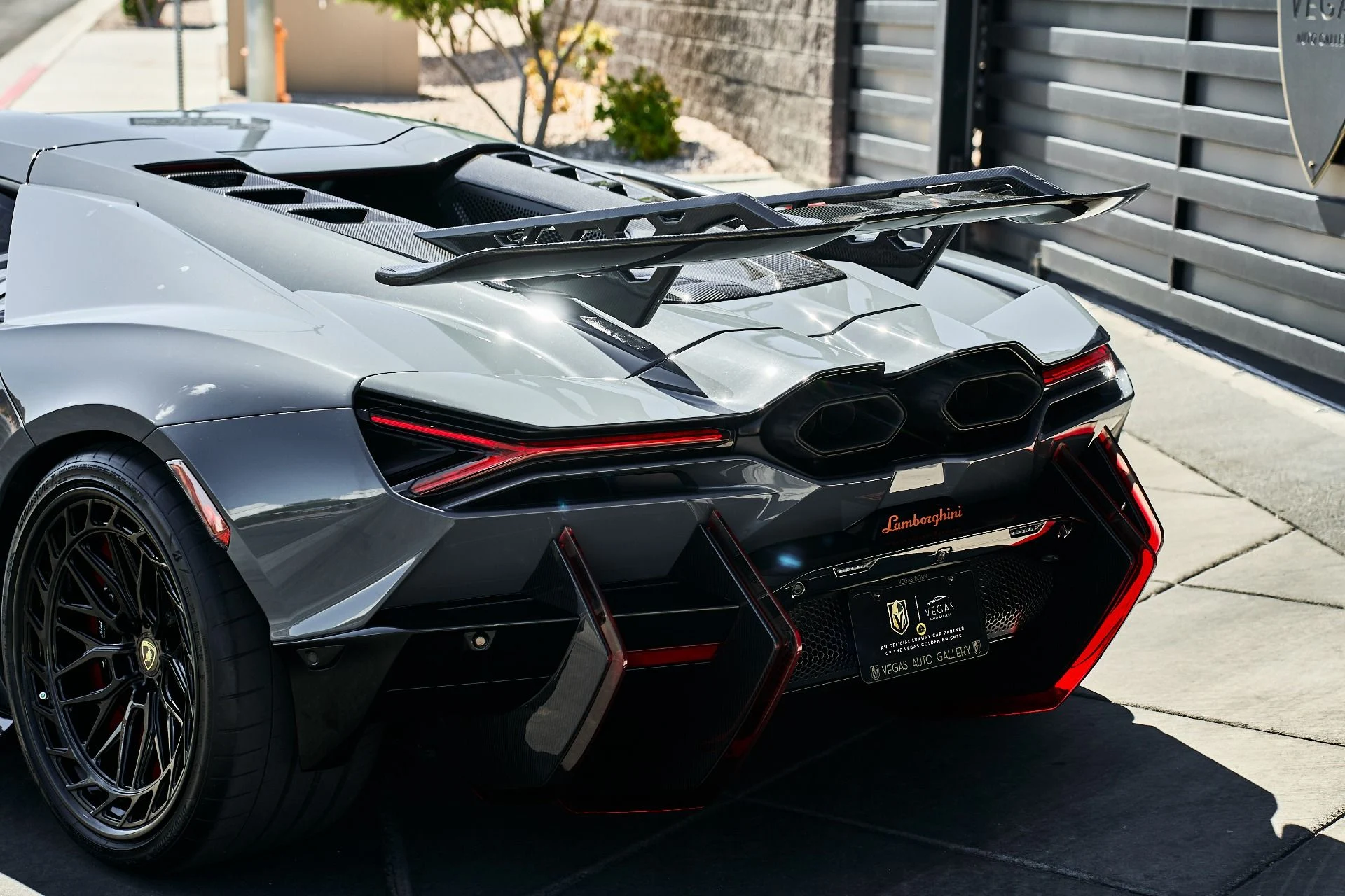 mph007_2179137598_Used_2024_Lamborghini_Revuelto_Base_1789623337_5354338612