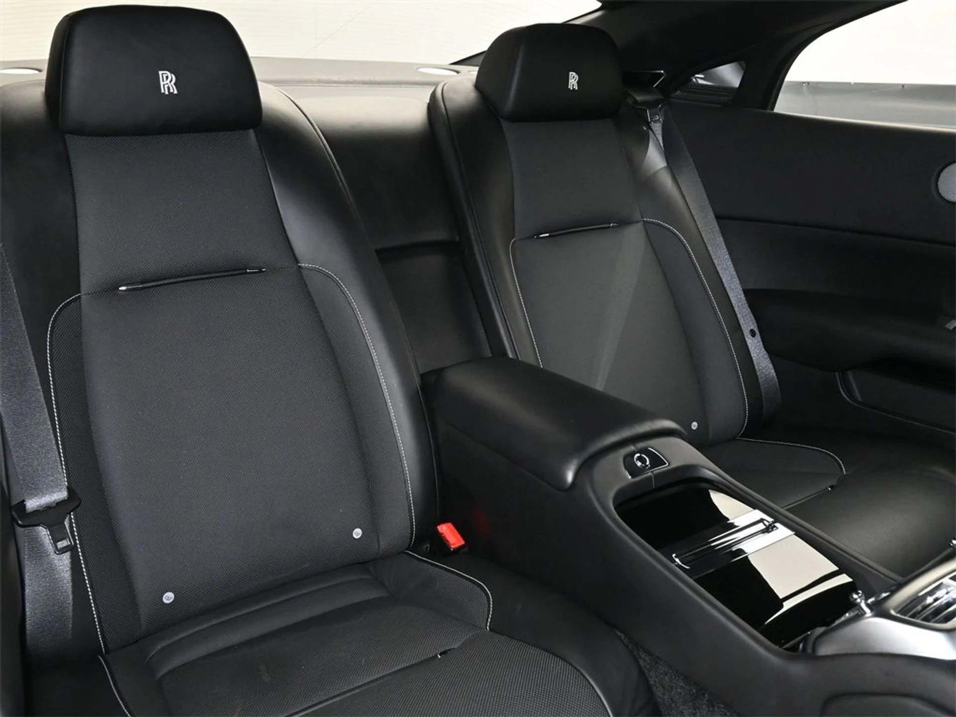 mph007_21814323_b5f5010c92f12a687a52b20857957650x_9a9bffab5e