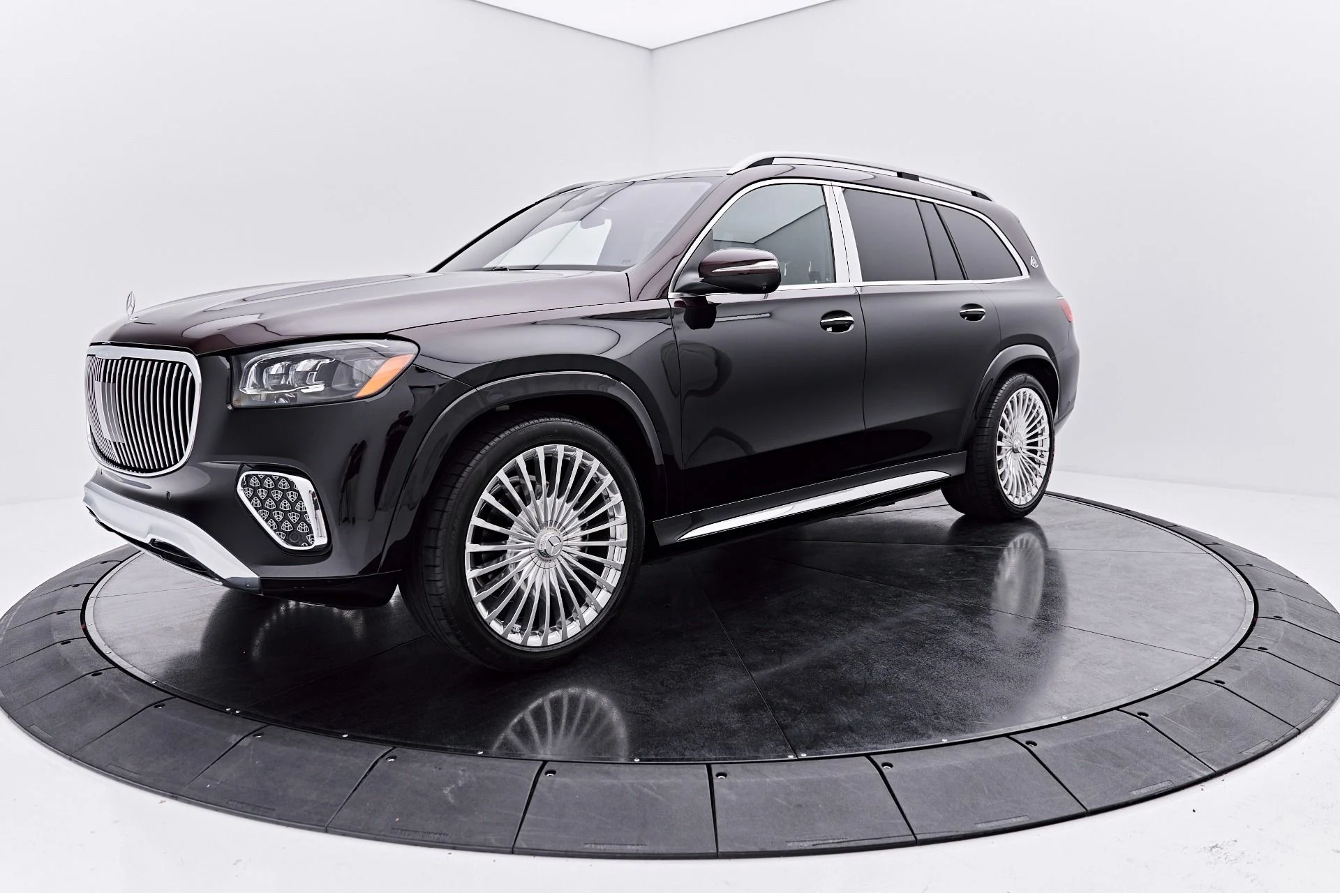 mph007_2181935198_Used_2024_Mercedes_Benz_GLS_Maybach_GLS_600_1790212285_373a41d6e1