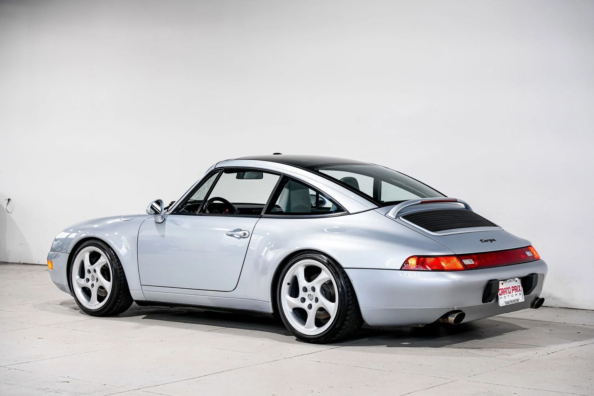 mph007_218380974_1067c837d6d23bdd09c0a24447364f13x_658c29c773