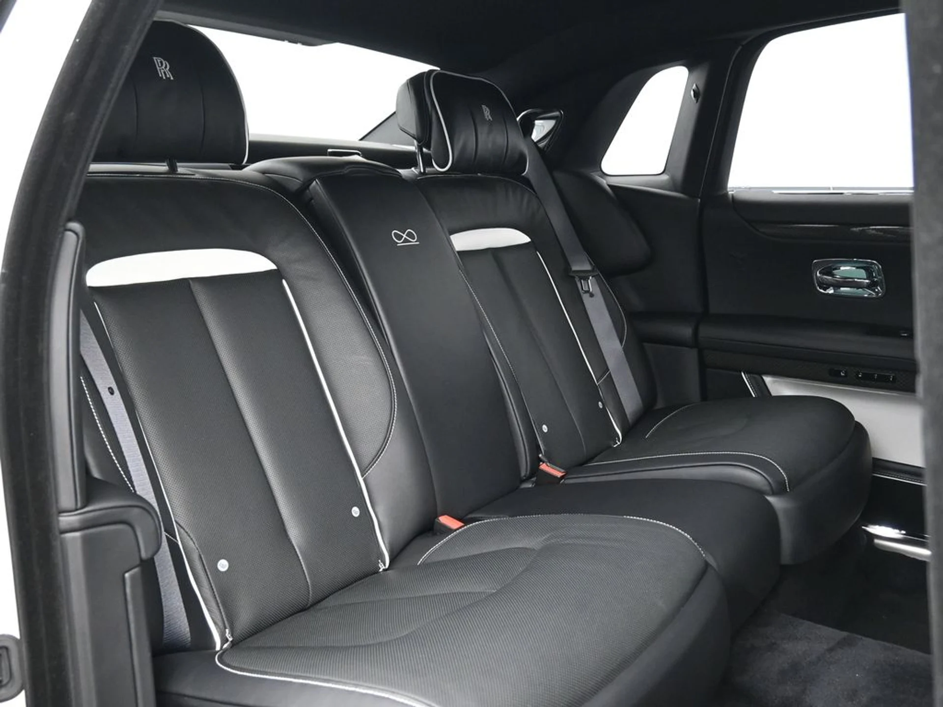 mph007_2185796327_f02511f464c3f984d26d0ff35c657150x_eb652052db