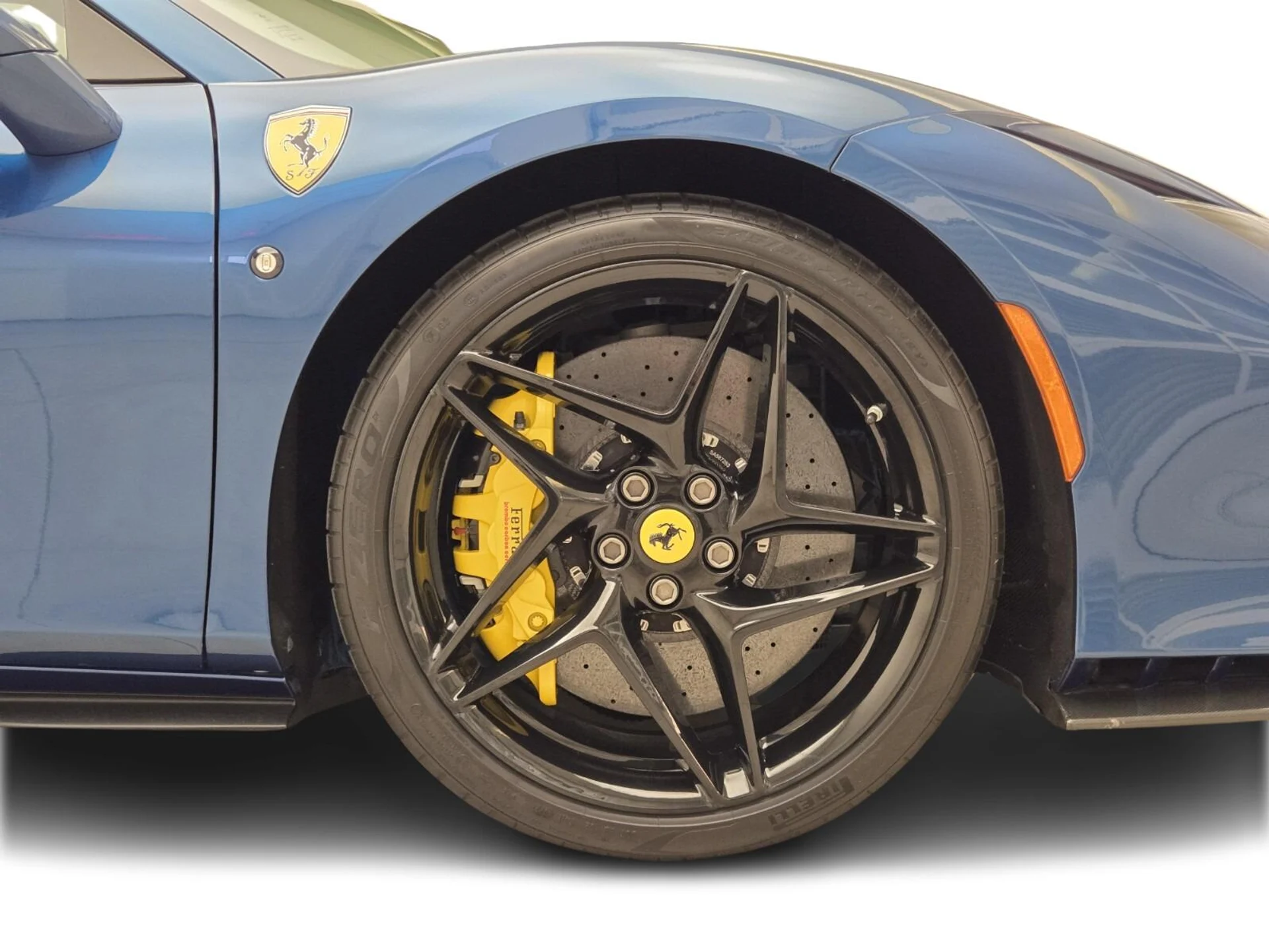 mph007_2187546834_Used_2021_Ferrari_F8_Spider_1754981863_22a729cbe1