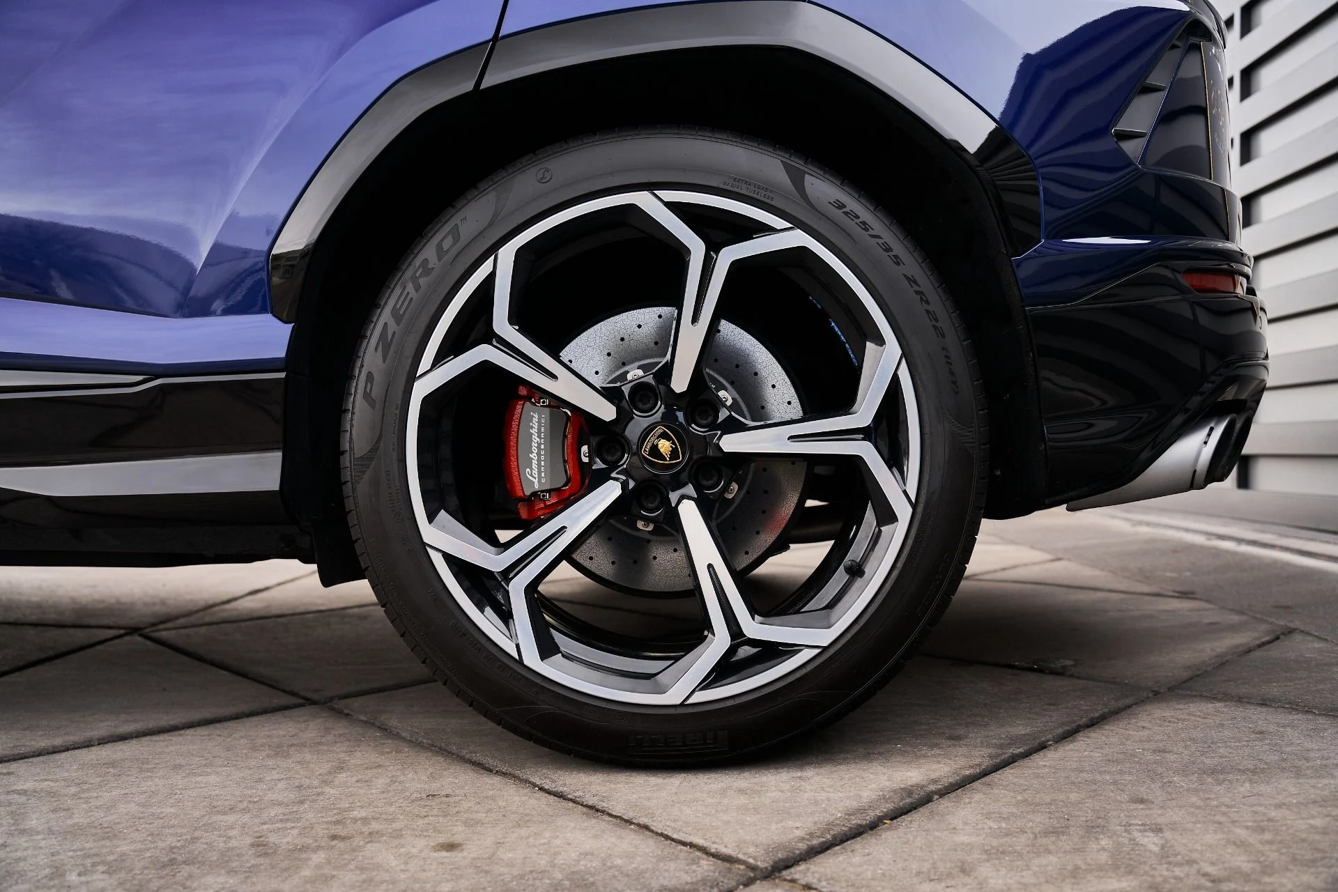 mph007_2188321086_Used_2021_Lamborghini_Urus_1763157032_d929a7a7e3