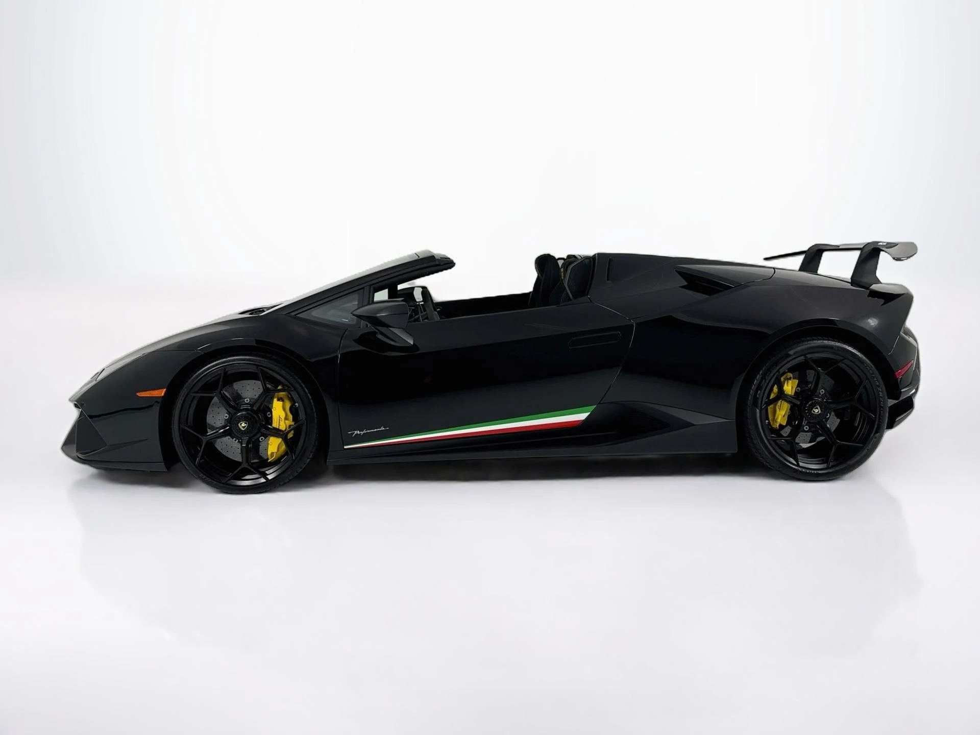 mph007_2189733622_Used_2019_Lamborghini_Huracan_Performante_Spyder_1793134339_023471f5bb