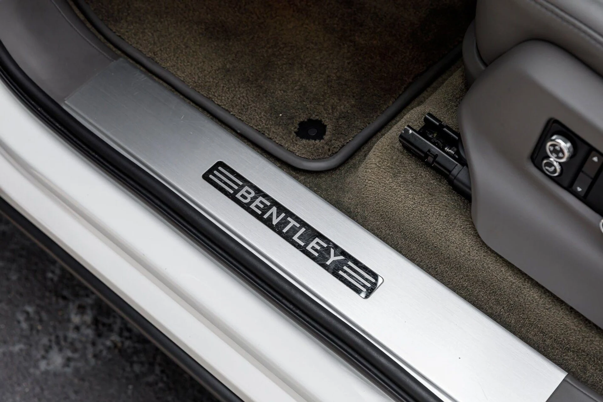 mph007_2197797355_8ae6f0e20f8556bfd0c62718332c045dx_dbe1ce1317