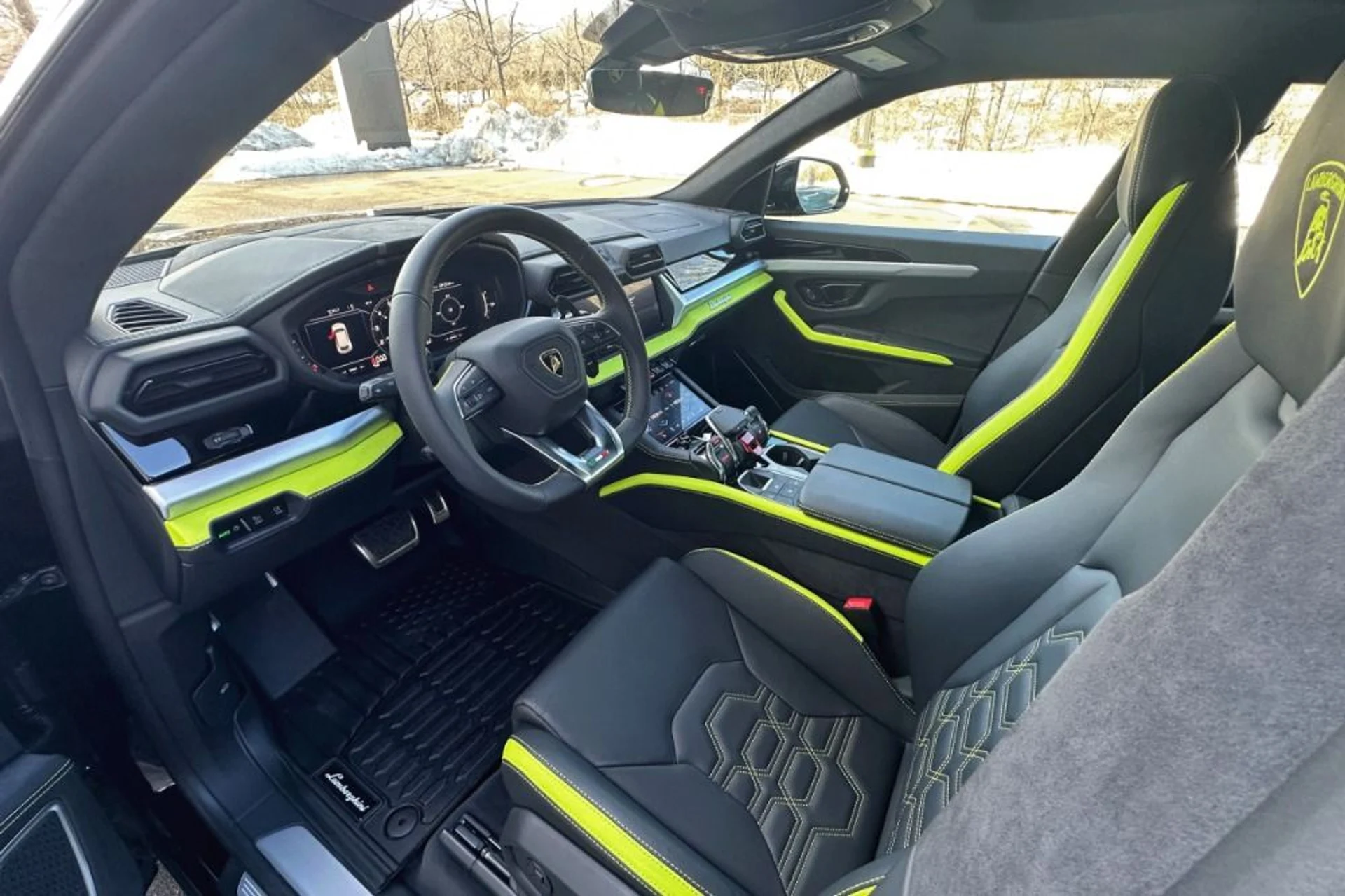 mph007_2198537308_Used_2025_Lamborghini_Urus_SE_1770899583_b4435547e2