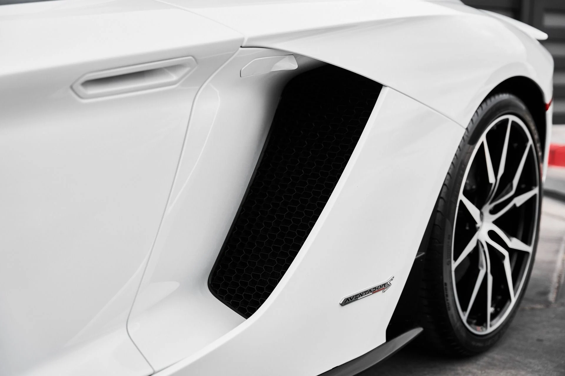 mph007_2202495419_Used_2018_Lamborghini_Aventador_S_Base_1775006800_2b2d5d0520