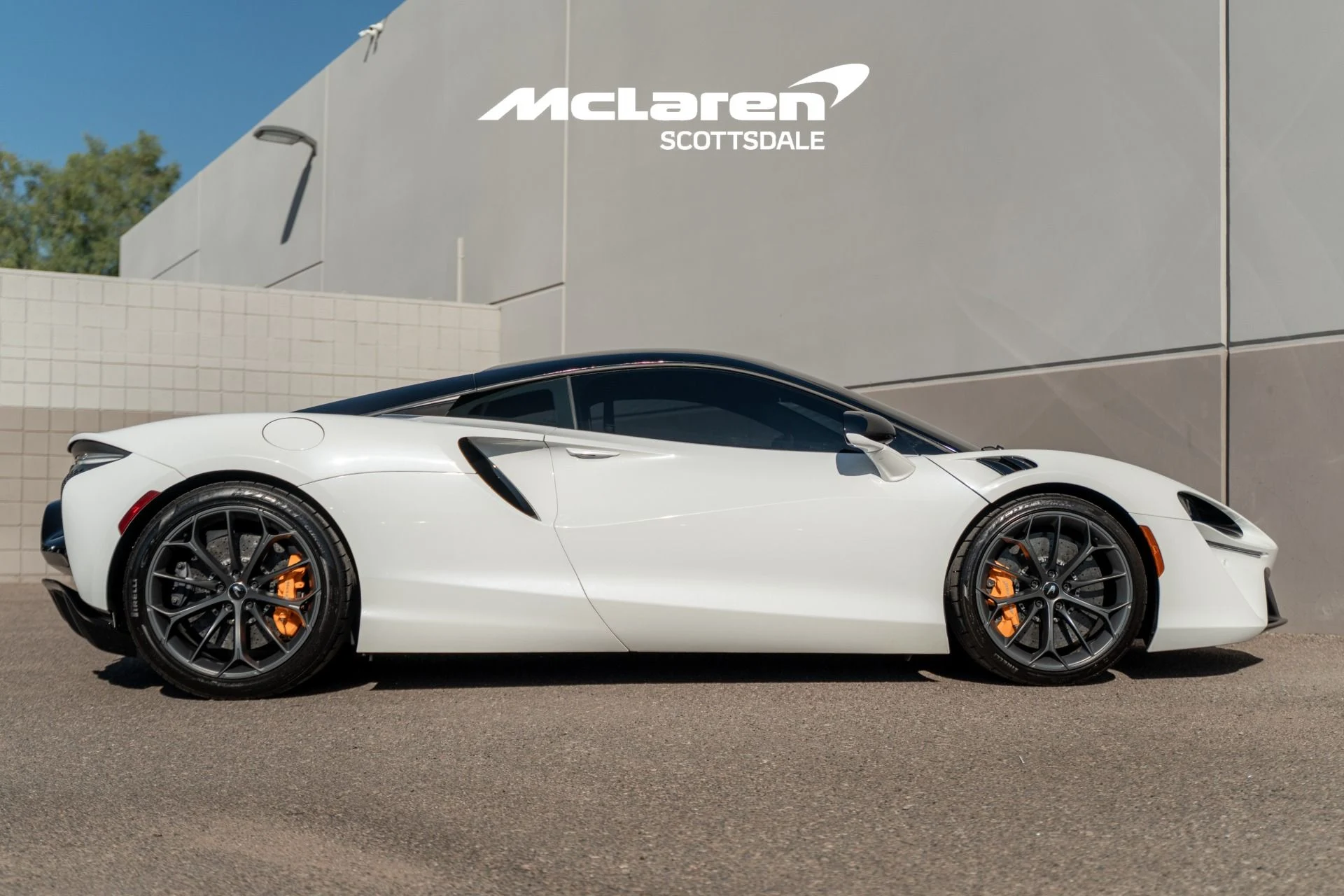 mph007_2204892030_Used_2023_MCLAREN_ARTURA_1758922926_b4b3e9b024