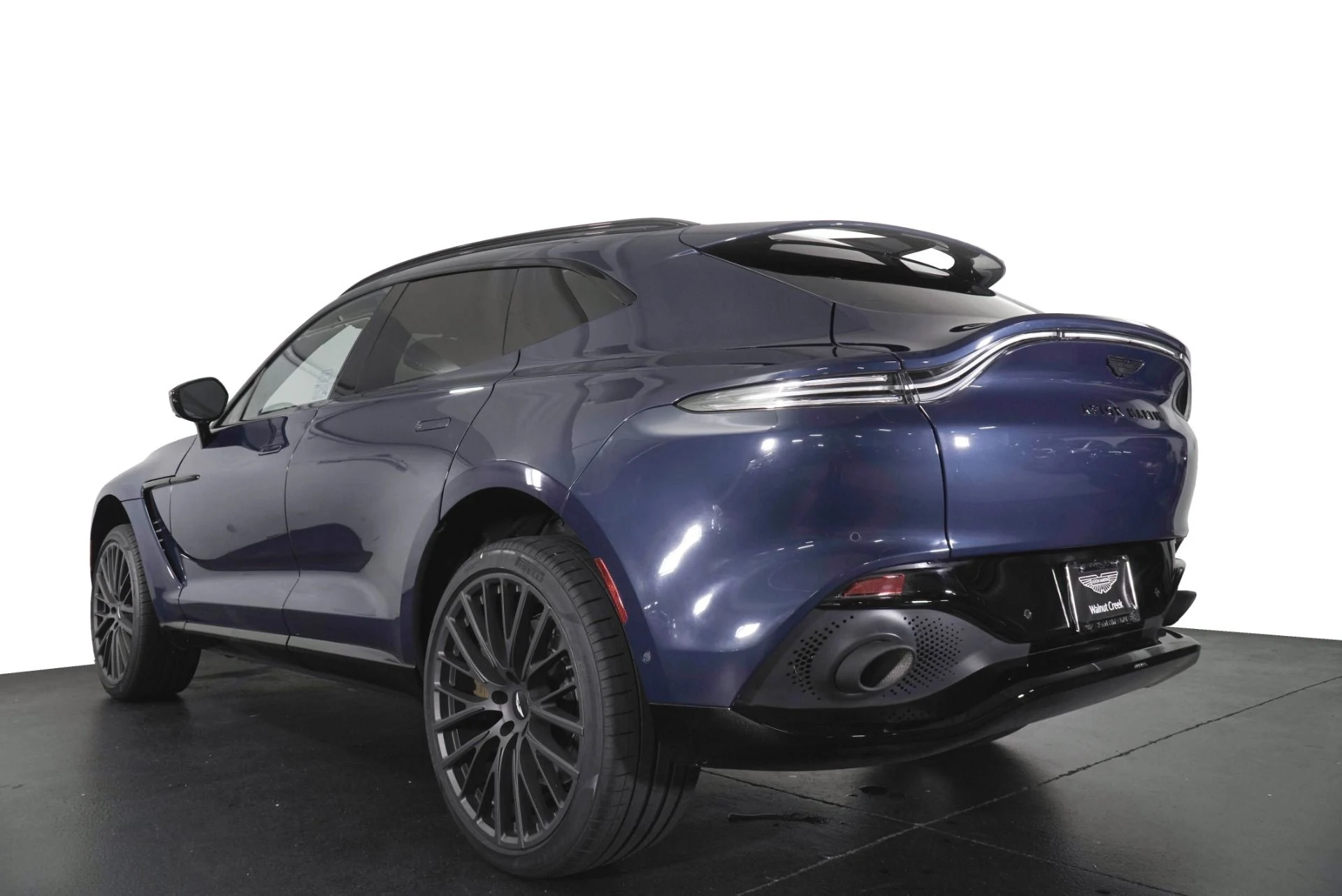 mph007_2212924249_Used_2022_Aston_Martin_DBX_1781165233_612e7f2daa