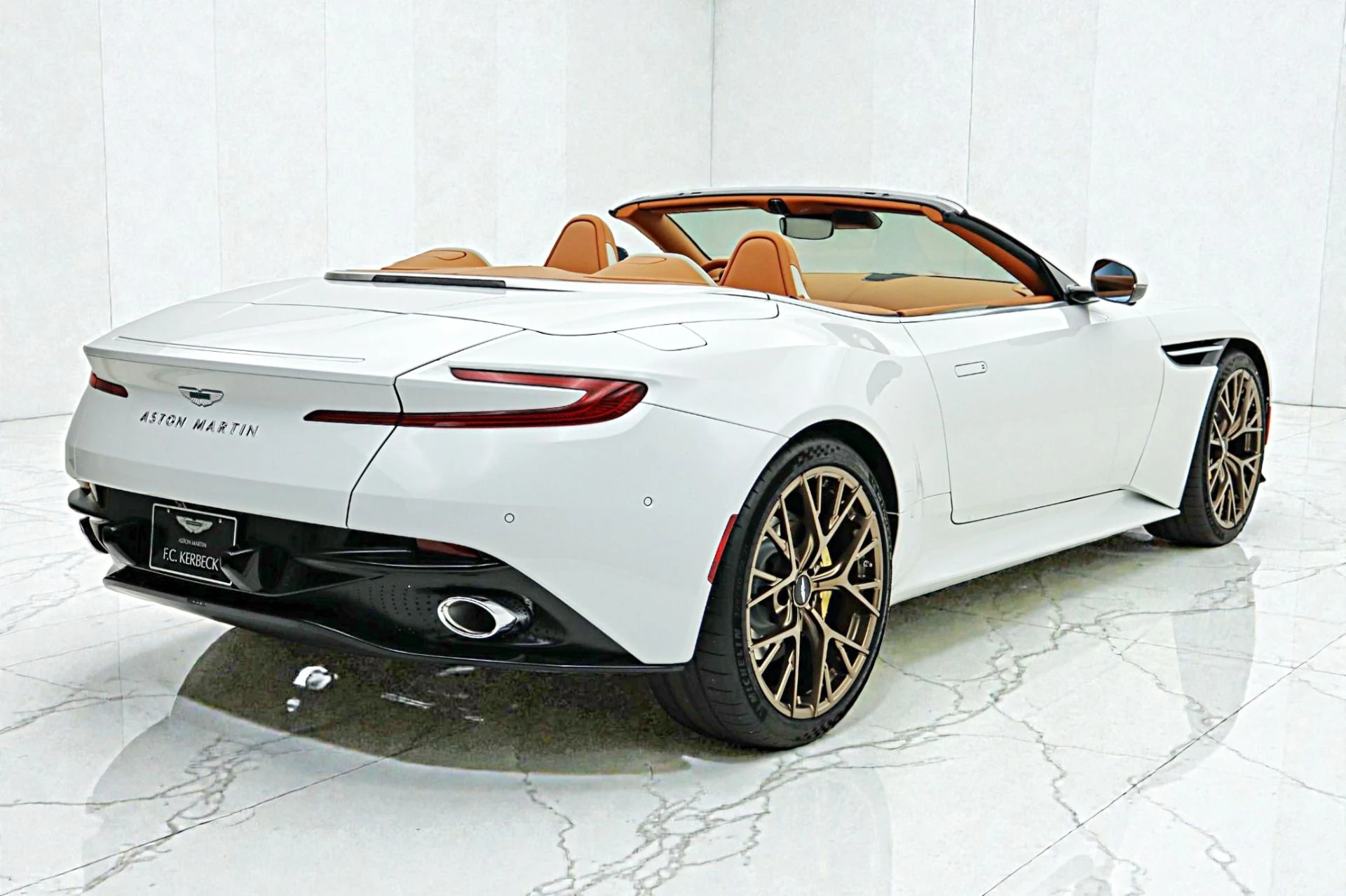 mph007_2215380942_New_2026_Aston_Martin_DB_12_Volante_735a980f41