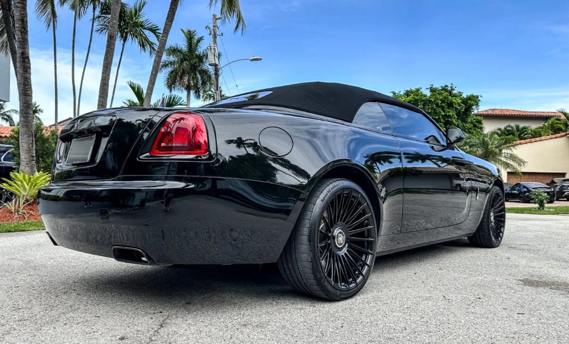 mph007_2218507_Used_2020_Rolls_Royce_Dawn_Black_Badge_1765830387_c29f1faa2e