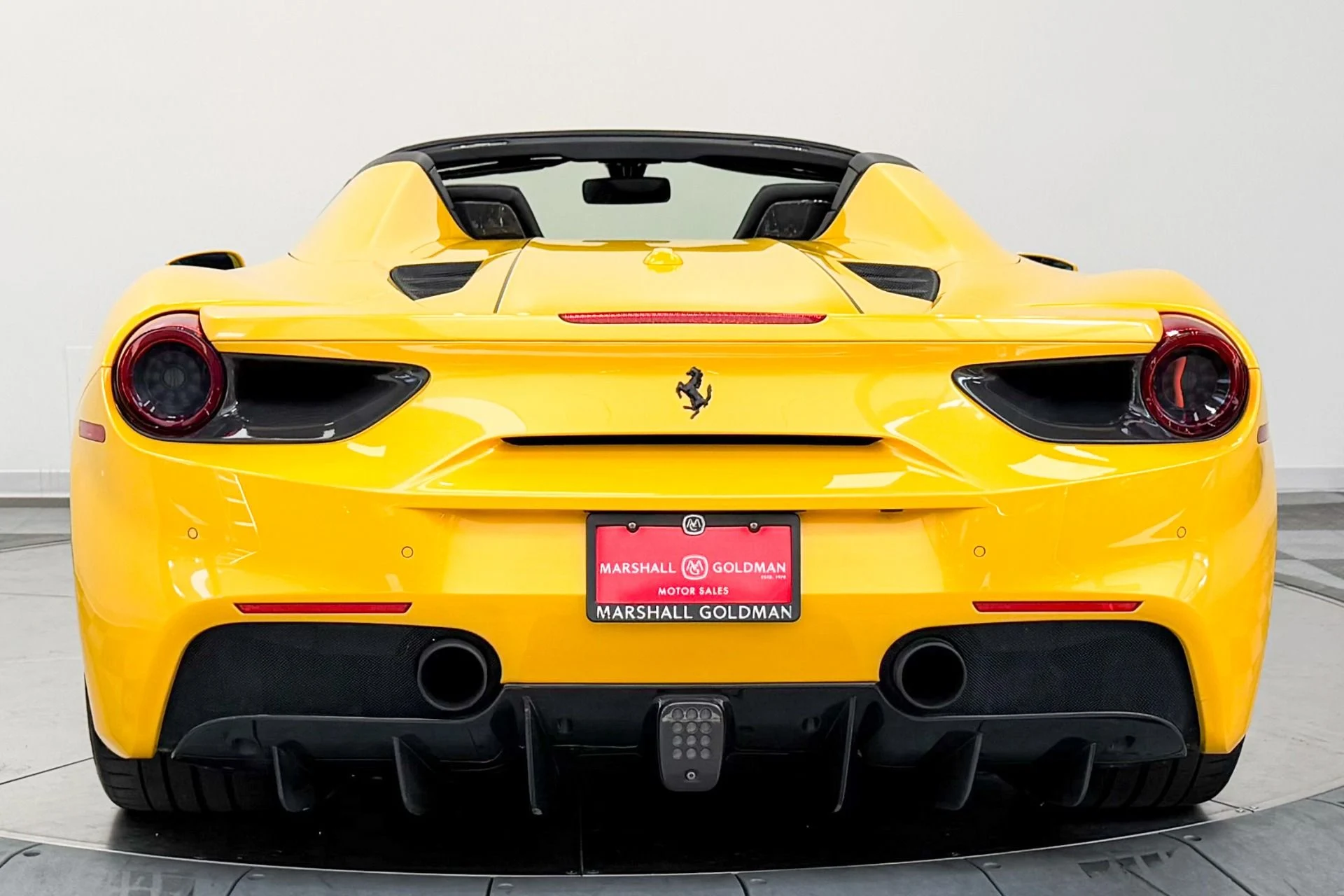 mph007_2225136817_Used_2017_Ferrari_488_Spider_Carbon_Fiber_Racing_Seats_Extensive_Carbon_Fiber_1782928237_2e876f7a37
