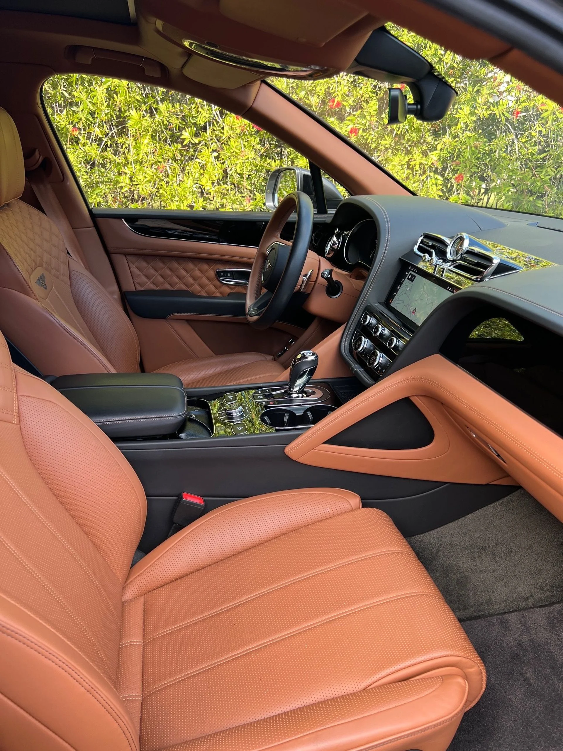 mph007_222799071_Used_2022_Bentley_Bentayga_V8_1761327287_413392aa94