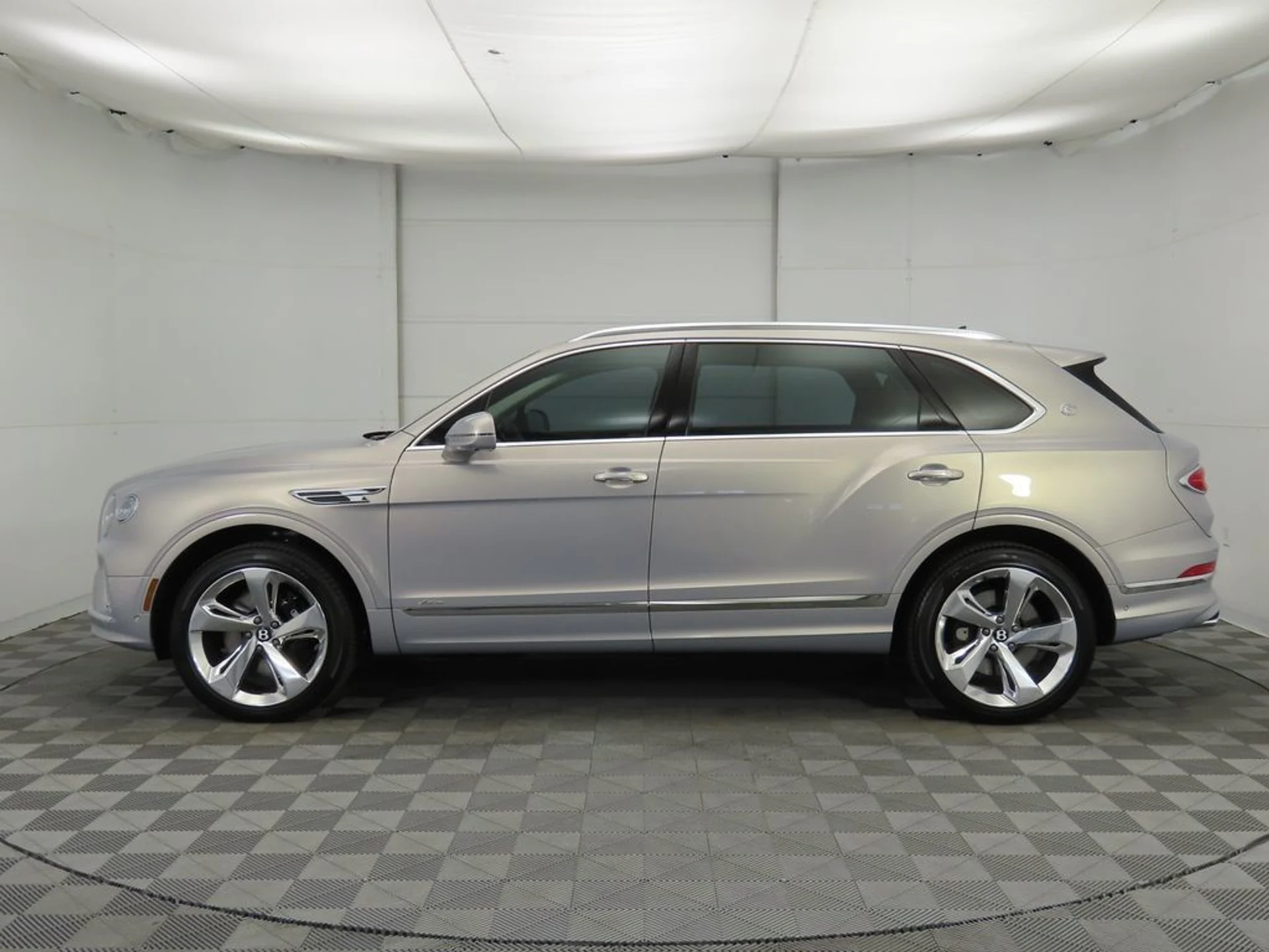 mph007_2245117316_new_2025_bentley_bentayga_ewb_v8awd_8119_22908718_8_1024_c5a6ec3fa1