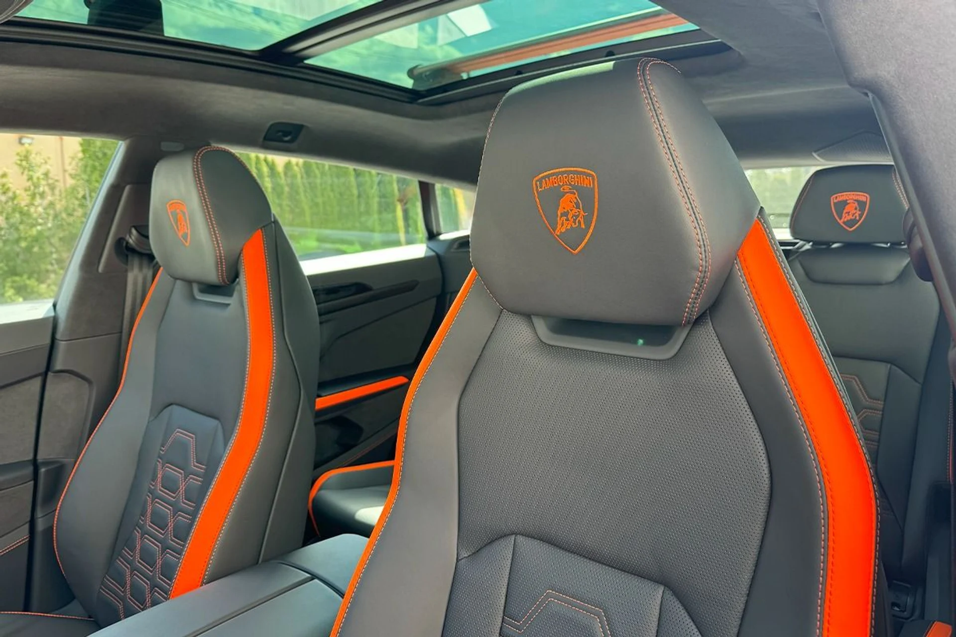 mph007_2245702853_Used_2025_Lamborghini_Urus_SE_1764804770_8182581cb8