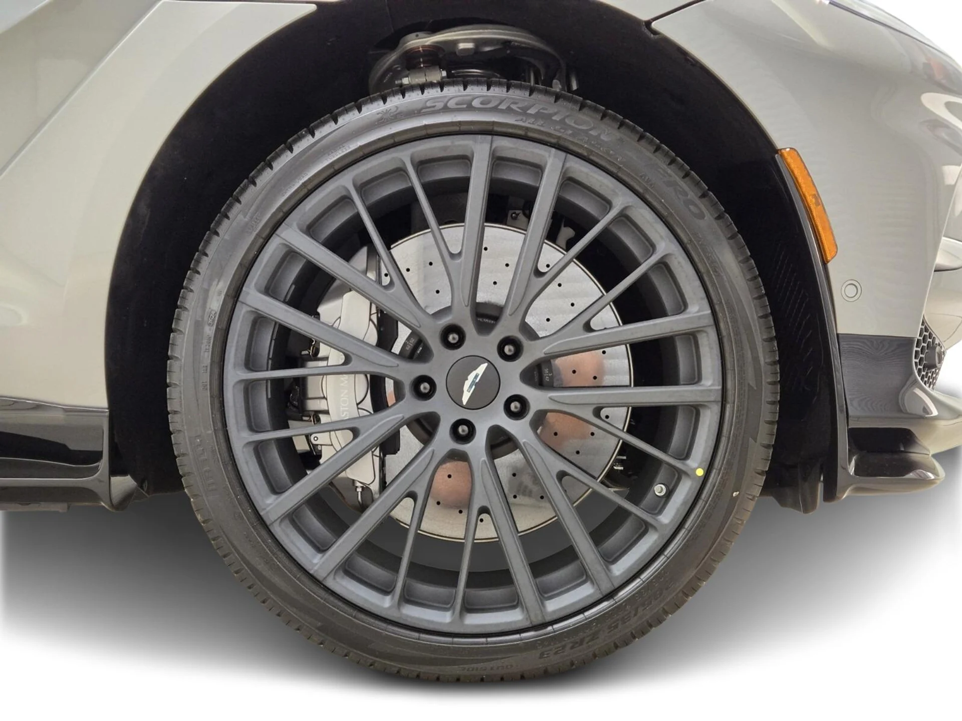 mph007_2248693203_New_2025_Aston_Martin_DBX_707_1753162748_925fb00d17