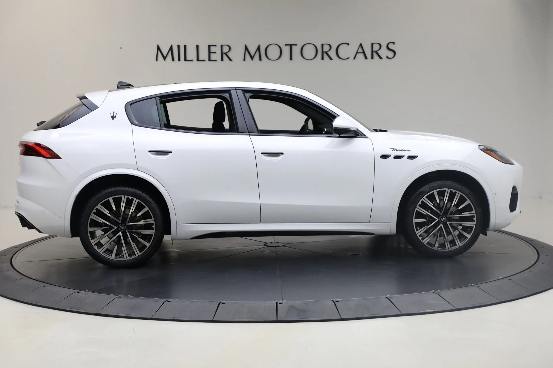 mph007_2261767546_New_2025_Maserati_Grecale_Modena_1761853714_34dcd101bb