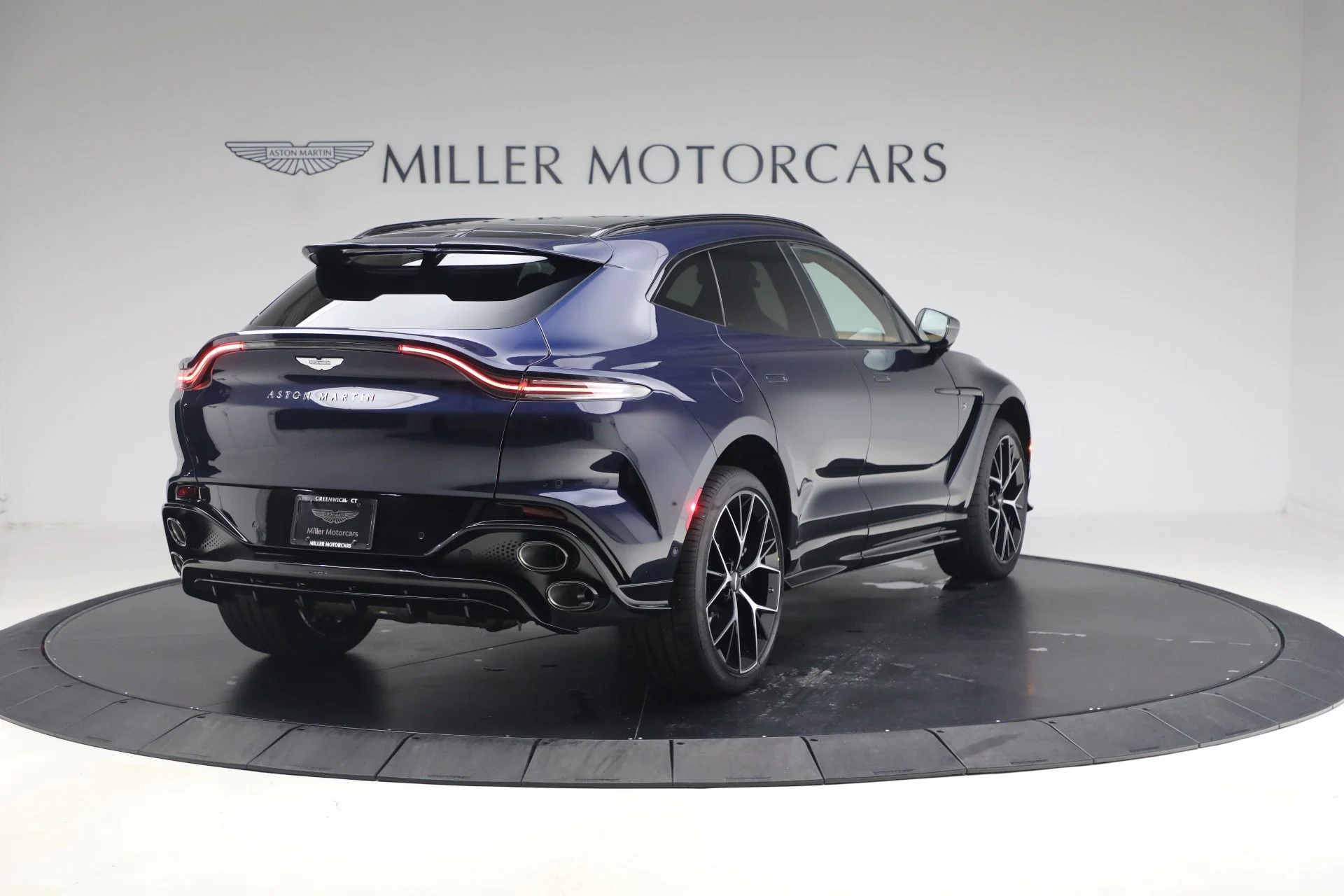 mph007_2261872645_New_2026_Aston_Martin_DBX_S_1792514610_5fcd3eb0f0