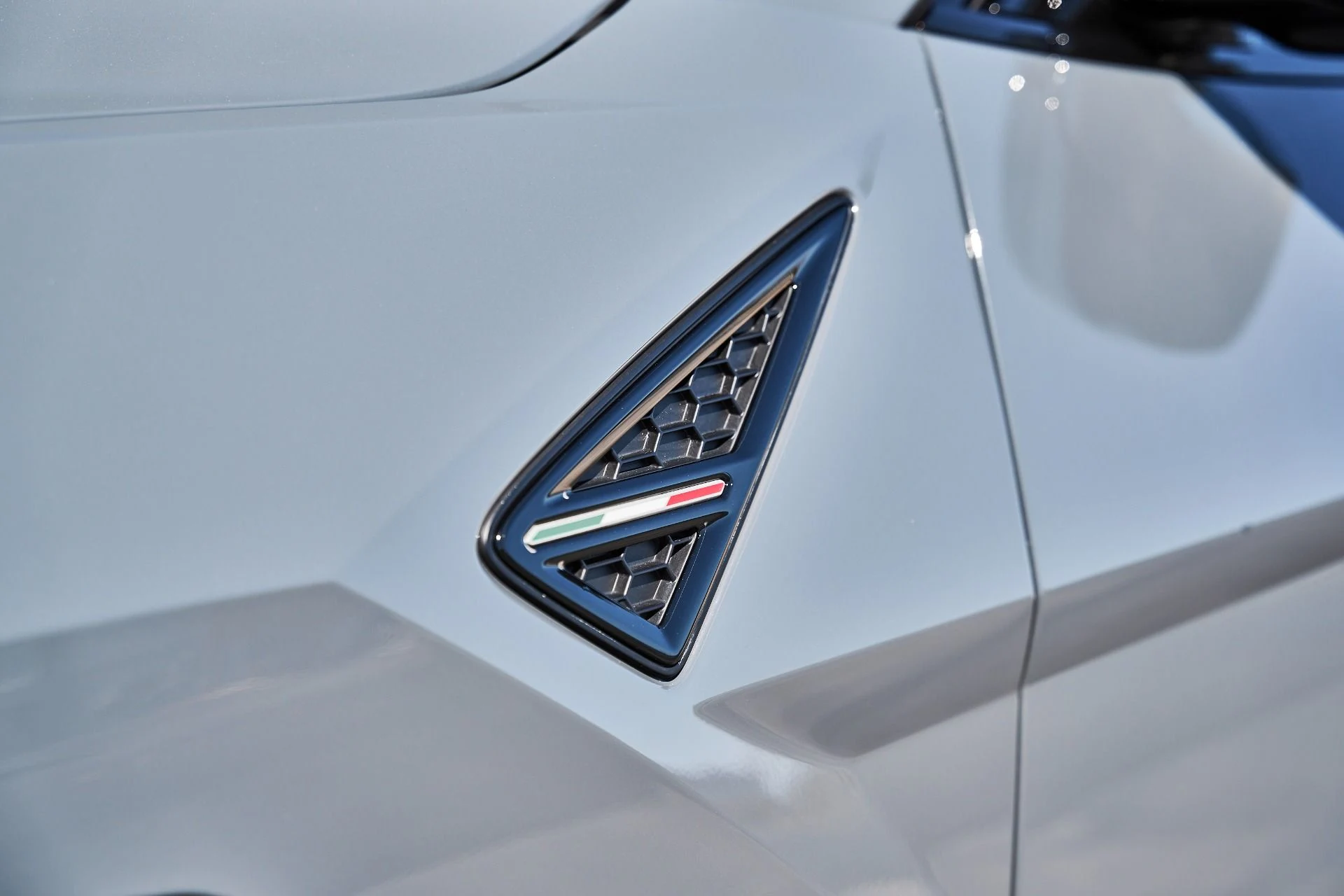 mph007_2264588029_Used_2023_Lamborghini_Urus_S_1783036882_3d8c715702