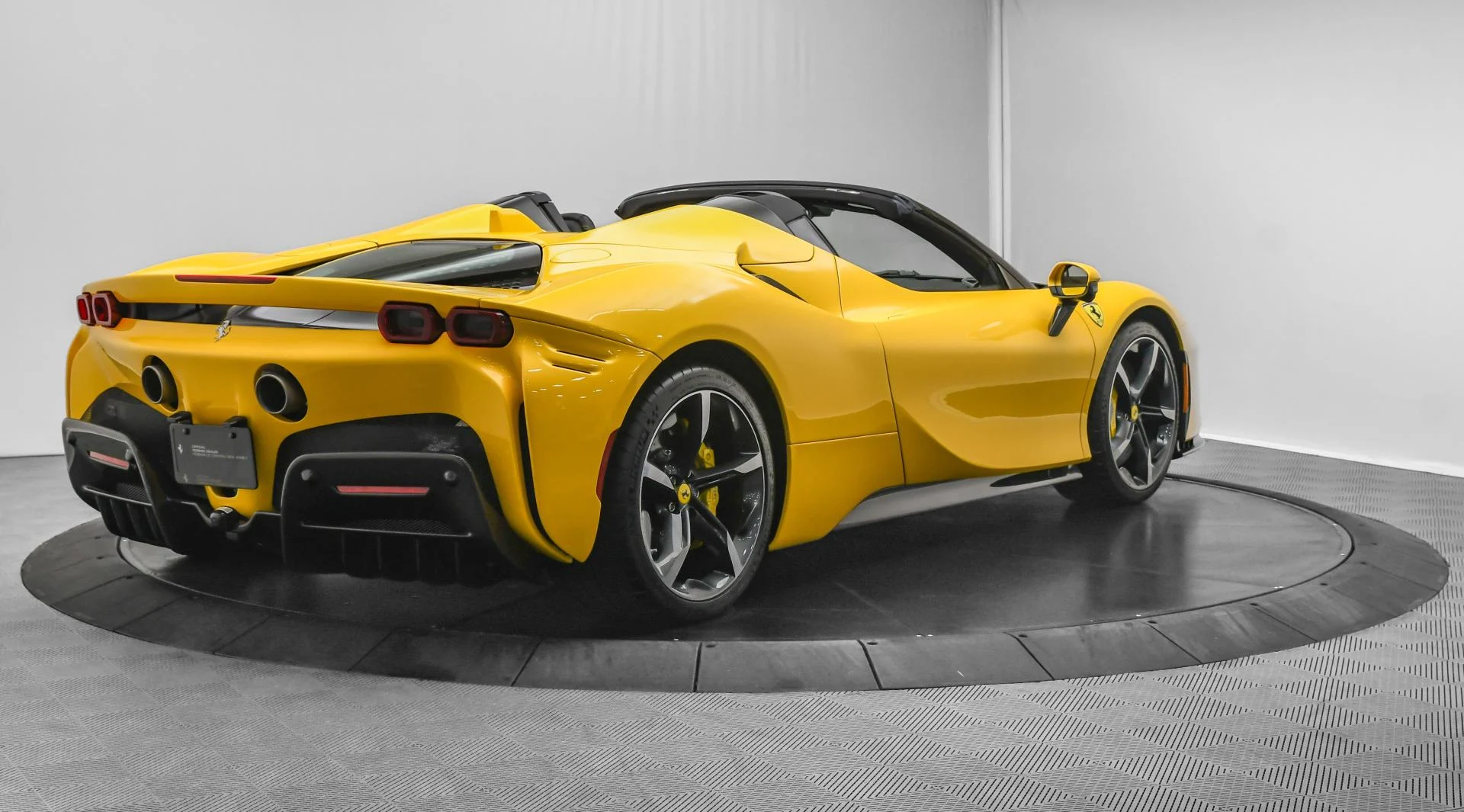 mph007_2273592461_Used_2023_Ferrari_SF_90_Spider_1745569039_4eaed1ccd7