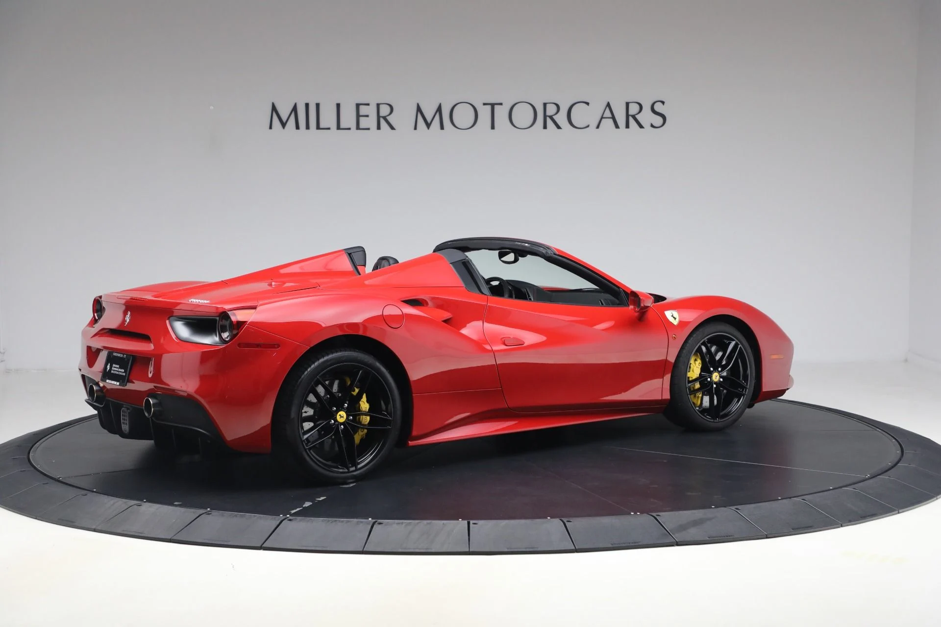 mph007_2277587038_Used_2019_Ferrari_488_Spider_1792598381_a67ef627fa