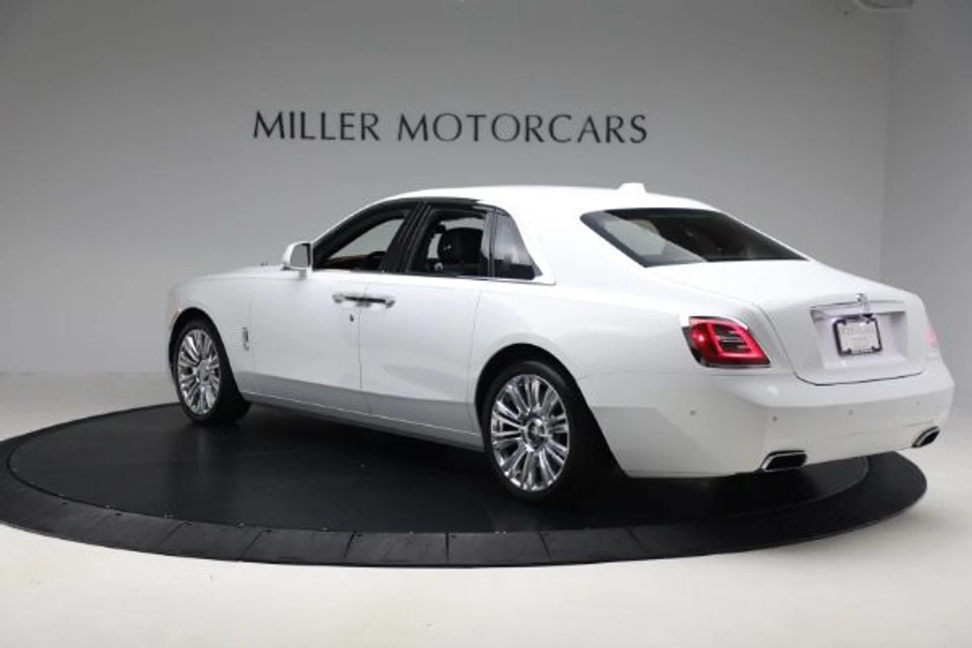 mph007_2280454450_Used_2021_Rolls_Royce_Ghost_d53a016237