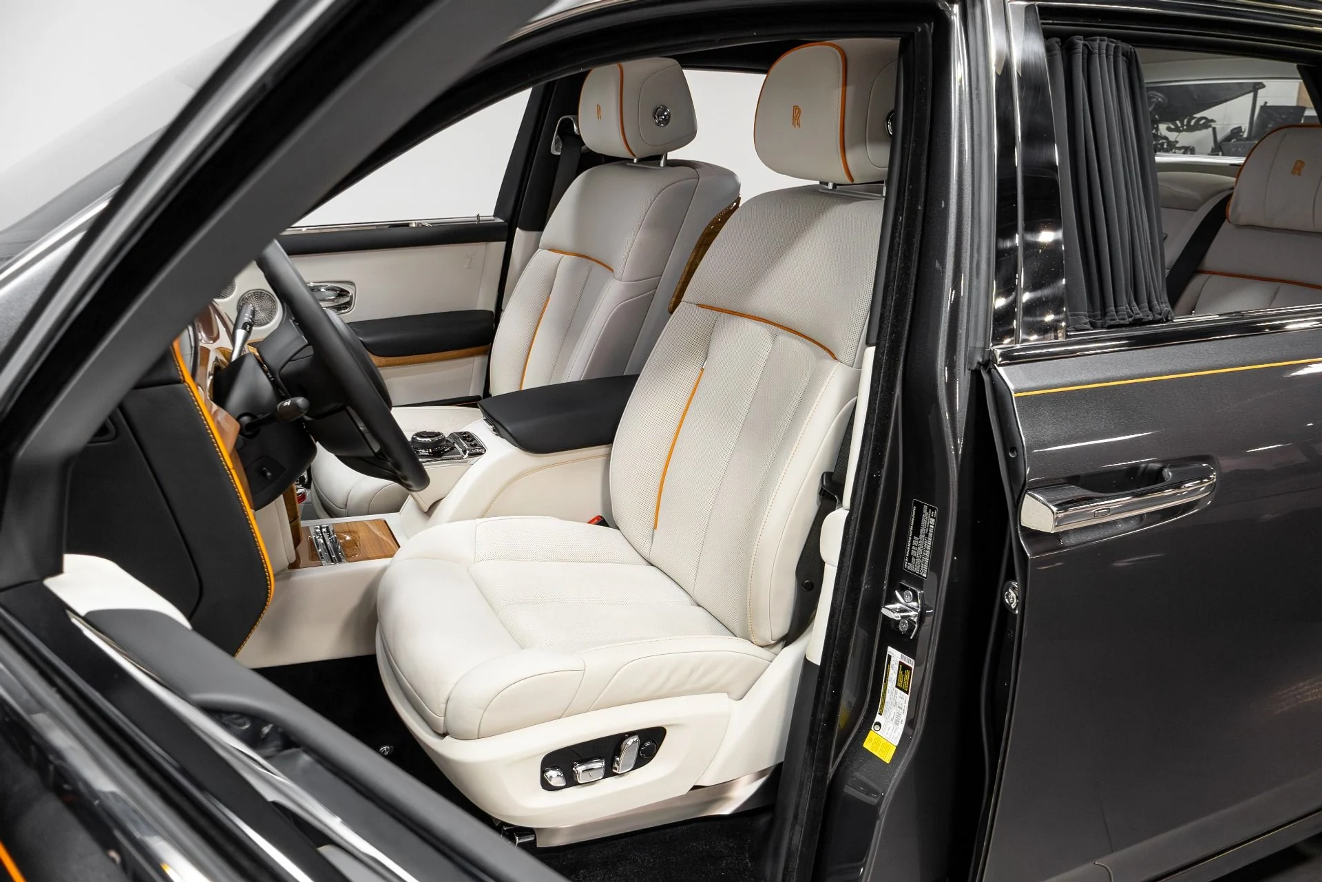 mph007_2280662985_Used_2019_Rolls_Royce_Phantom_1770350910_bbbf1582c6