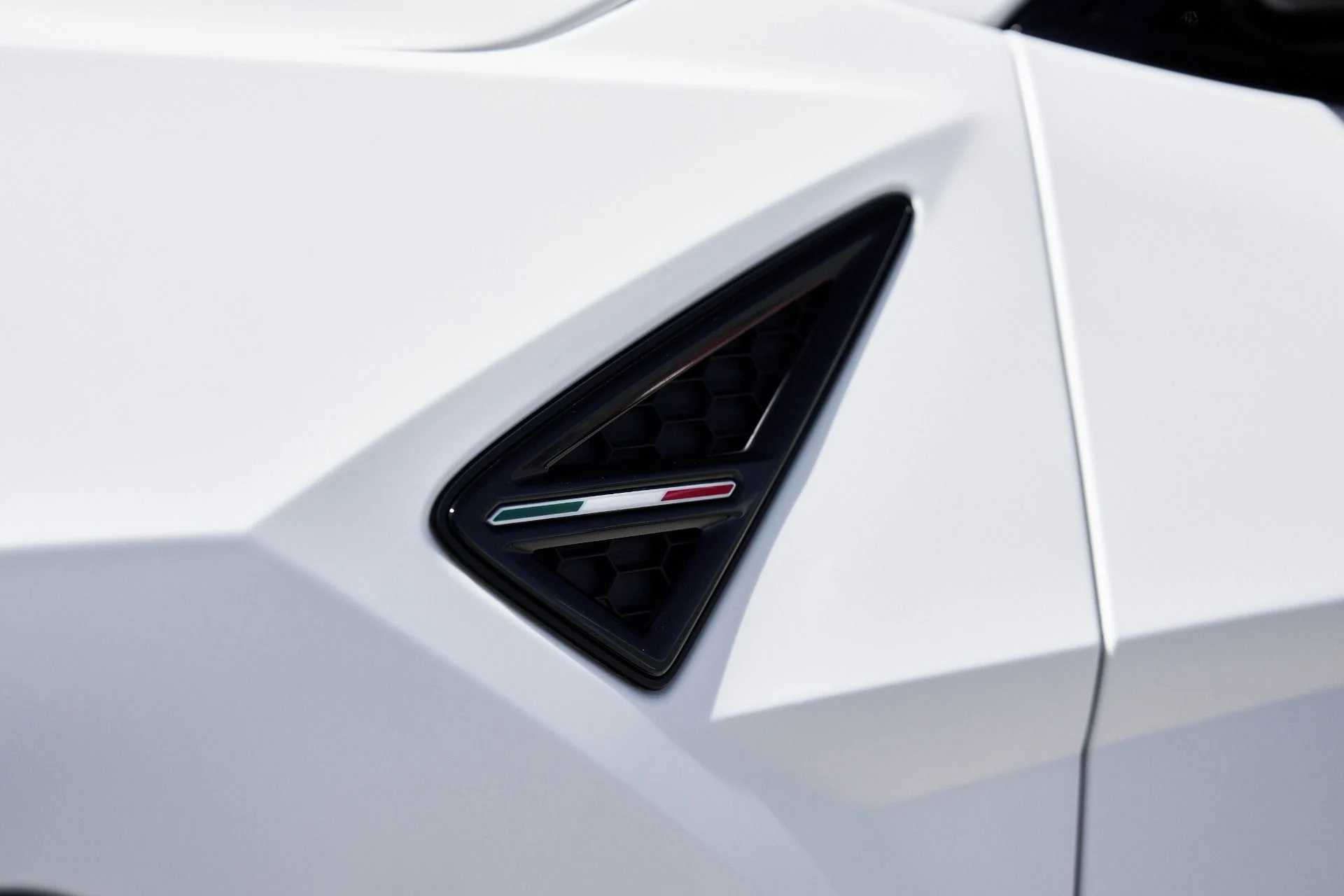 mph007_228074795_Used_2024_Lamborghini_Urus_S_1751401874_62fdc1d877